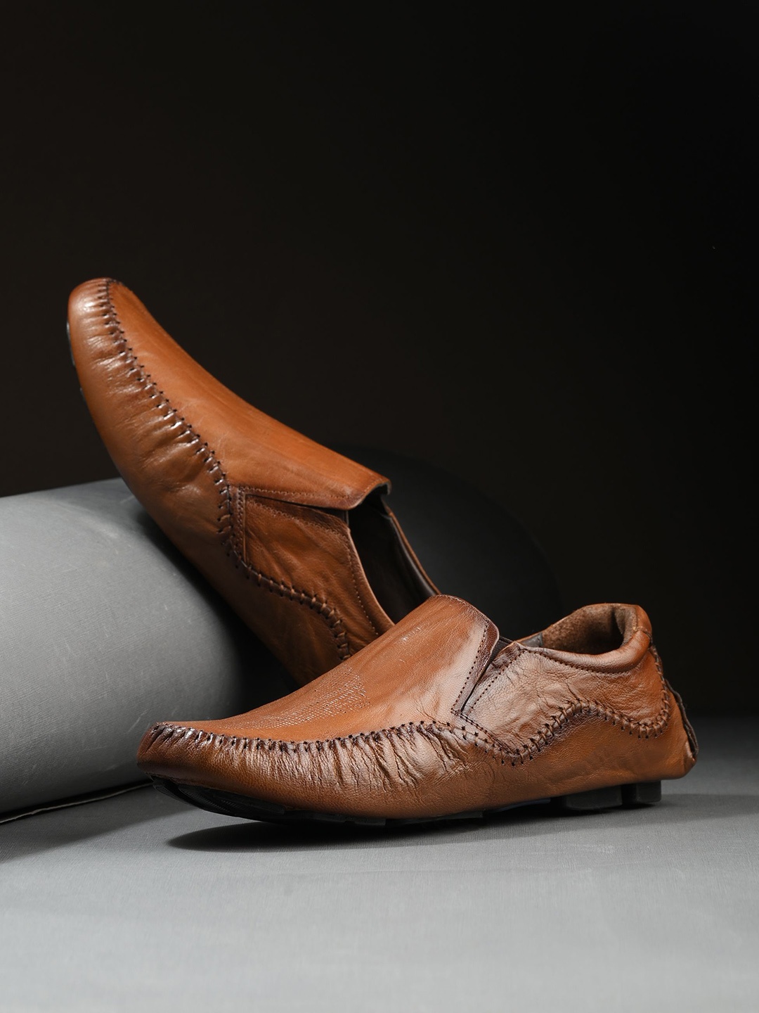 

Hitz Men Perforations Leather Loafers, Tan