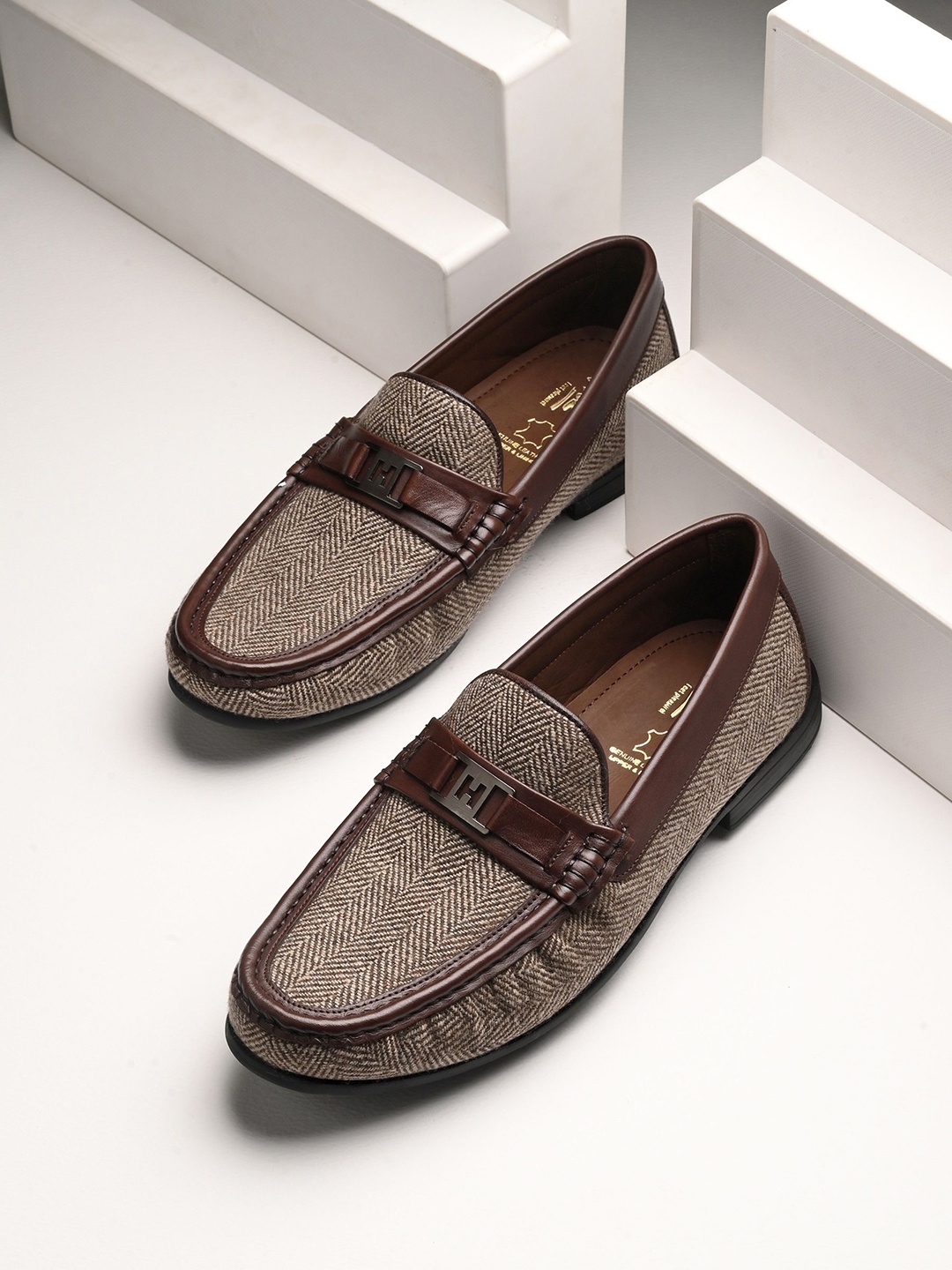 

Hitz Men Textured Leather Loafers, Brown