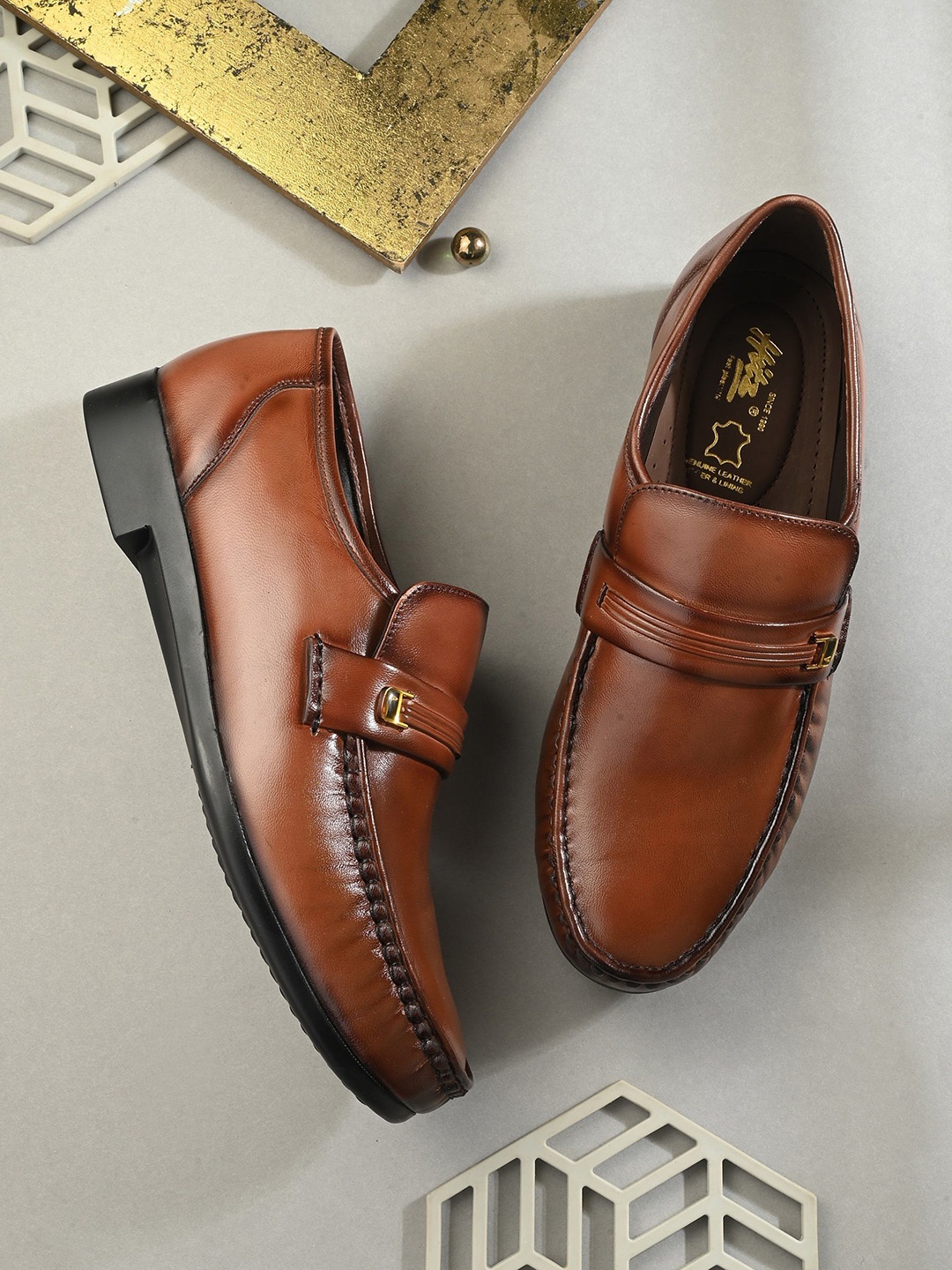 

Hitz Men Textured Formal Loafers, Brown