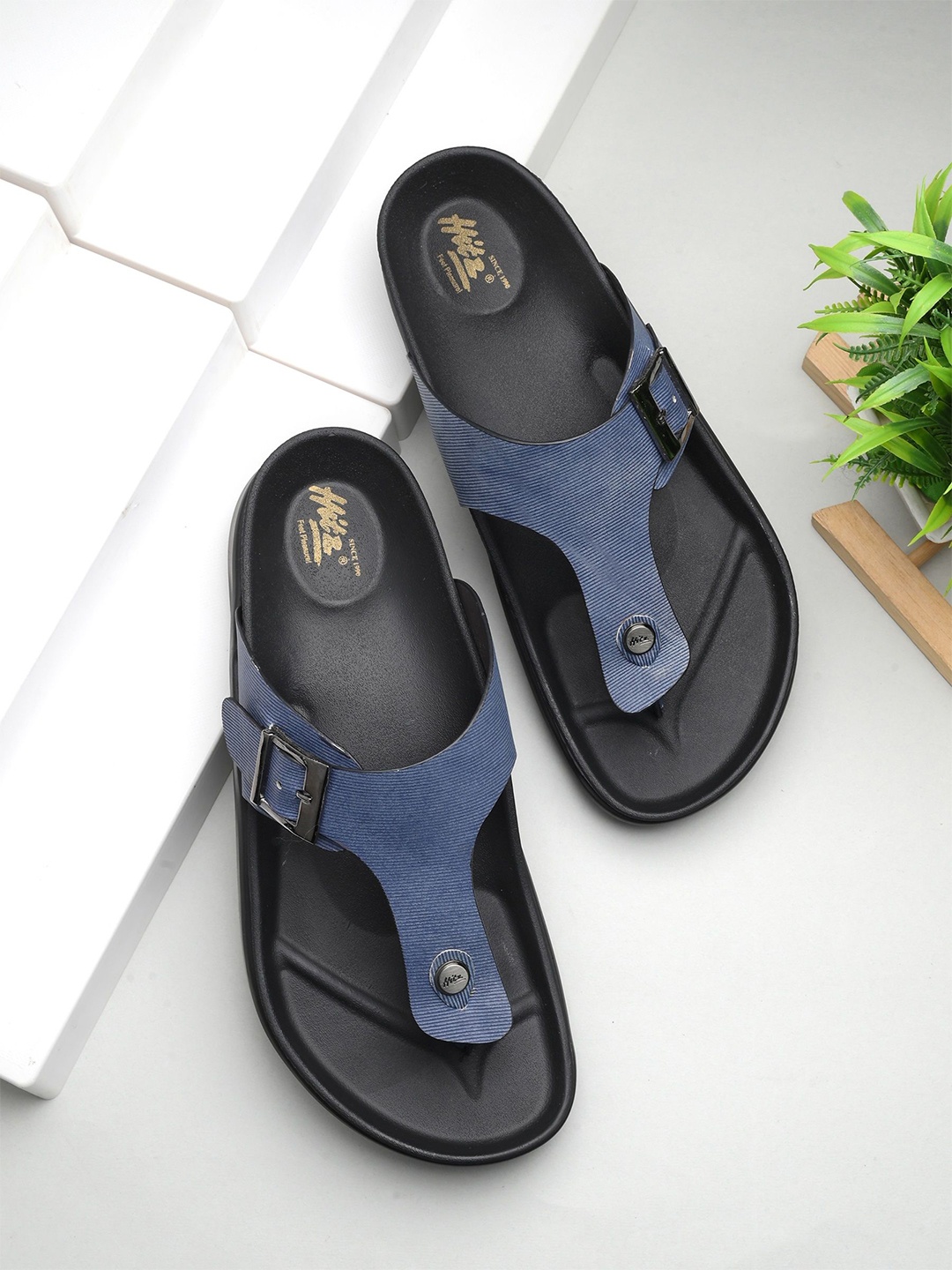 

Hitz Men Men Ethnic Buckle Design Comfort Sandals, Blue