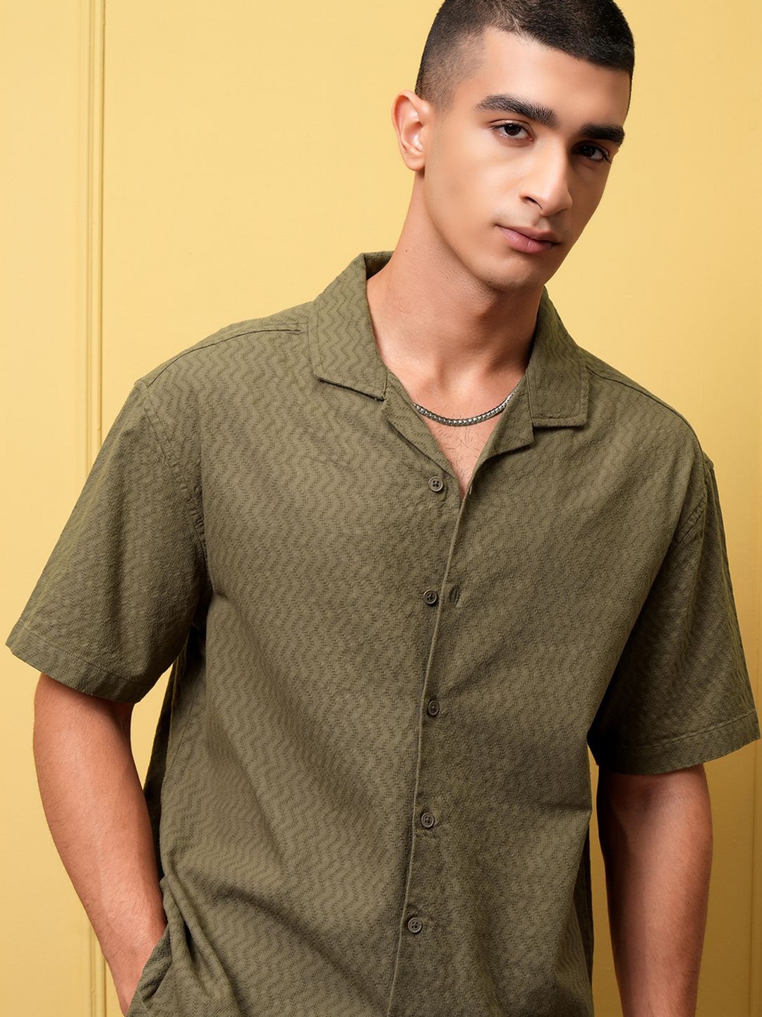 

HIGHLANDER Men Olive Lino Dobby Textured Solid Cuban Collar Relaxed Shirt