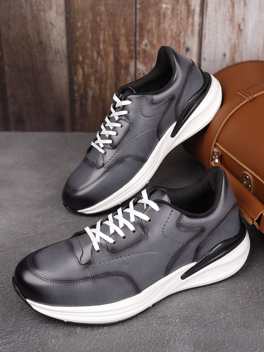 

LOUIS STITCH Men's Dutch Leatherette Fashion Sneaker Cushioned Casual Shoes, Grey