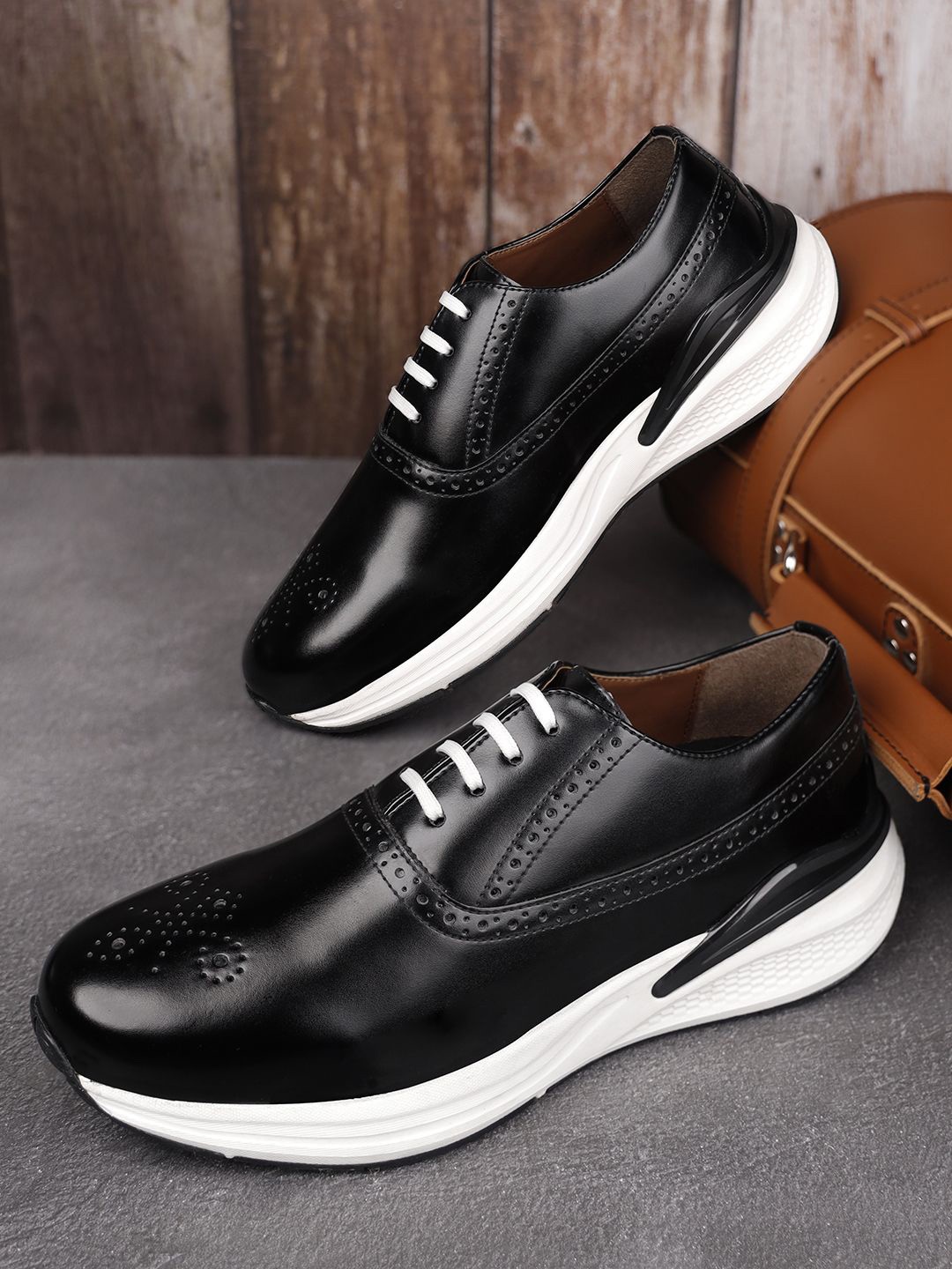 

LOUIS STITCH Men's Egyptian Black Leather Fashion Brogues Cushioned Casual Shoes