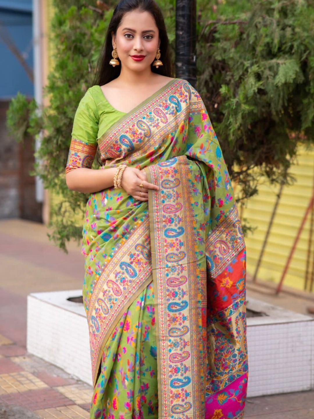 

Mitera Woven Design Zari Saree, Green
