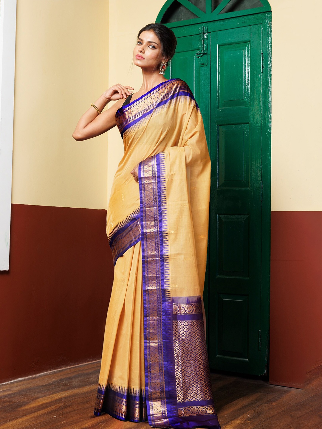 

Unnati Silks Ethnic Motifs Zari Pure Cotton Handloom Gadwal Saree, Cream