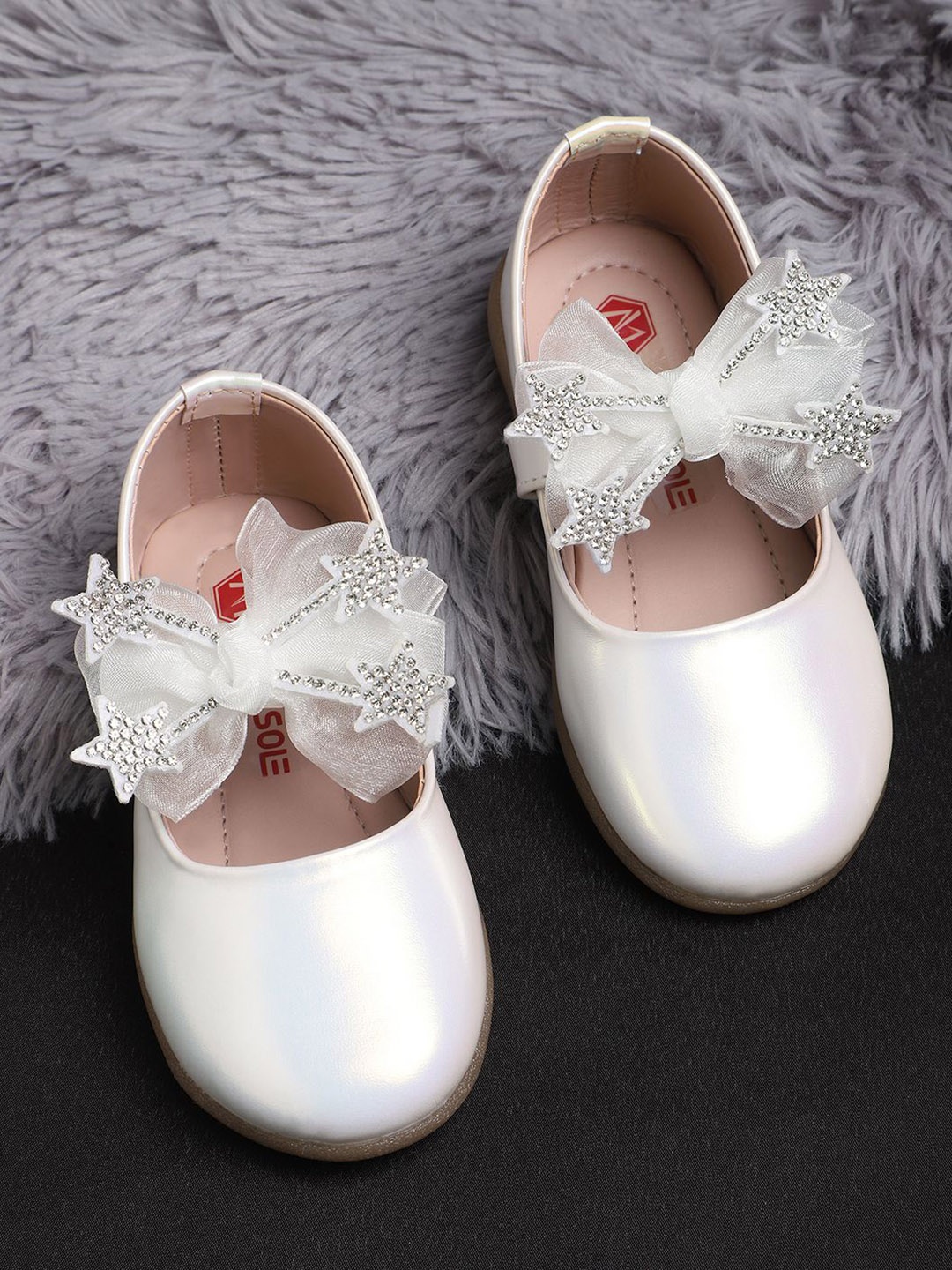 

Minesole Girls Bows Velcro Loafers, White