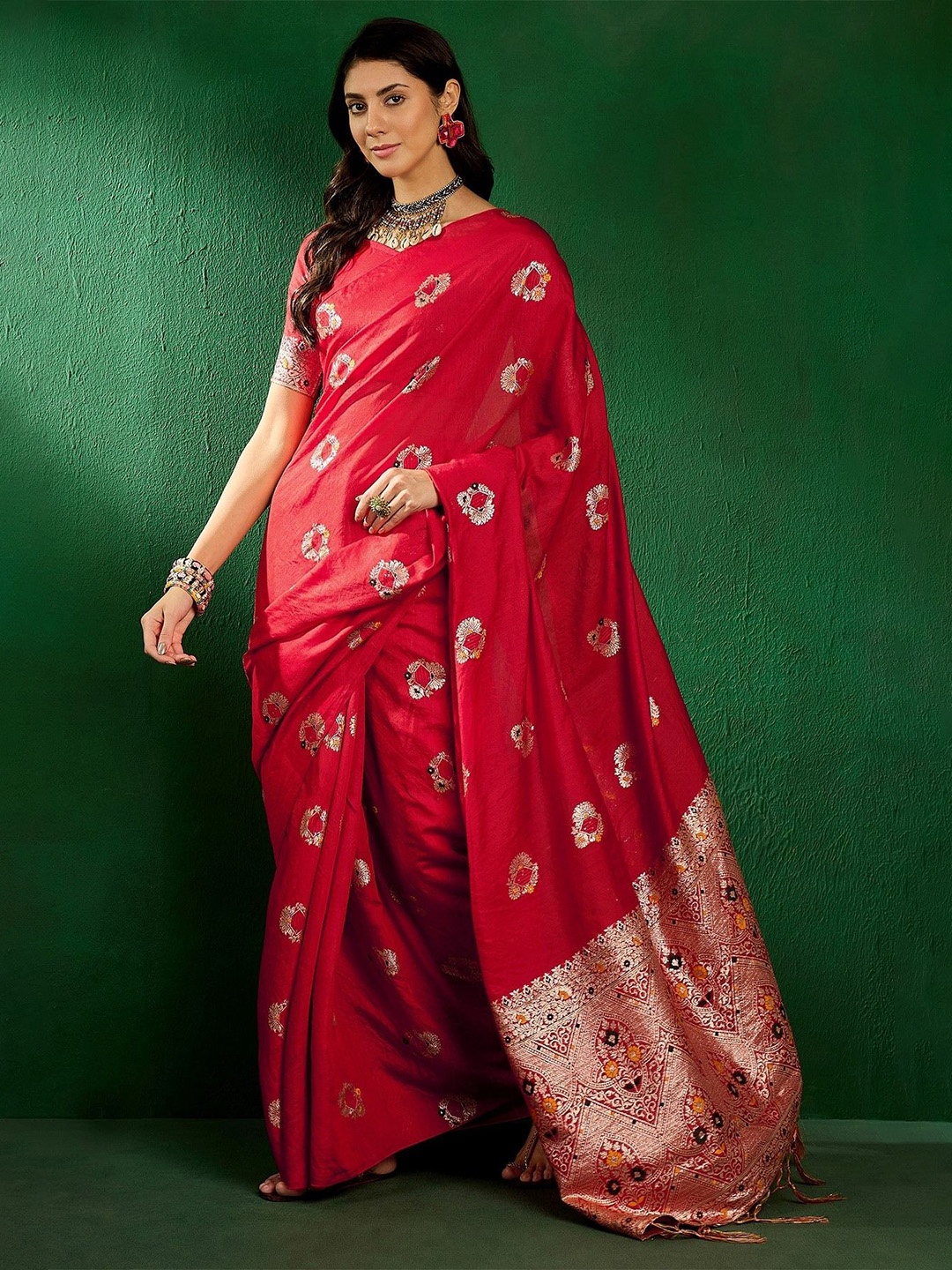 

Mitera Ethnic Motif Zari Banarasi Saree, Red