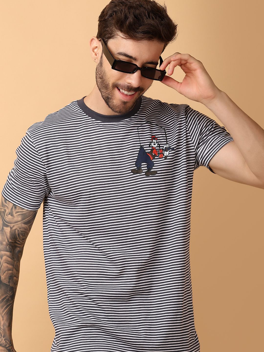 

V-Mart Men Striped Monochrome Round Neck Applique Cotton T-shirt, Black