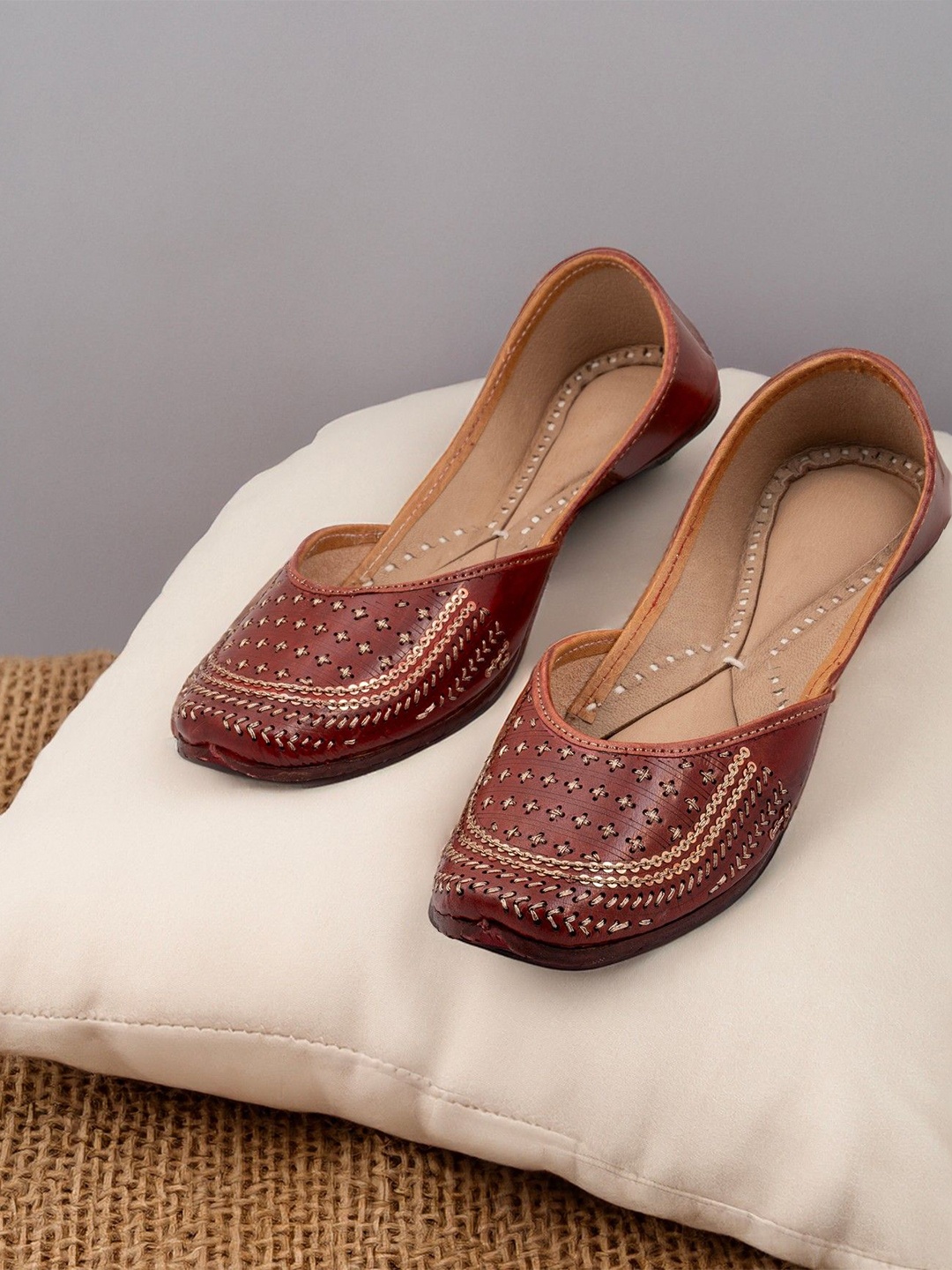 

KORAKARI Women Ethnic Mojaris with Laser Cuts Flats, Maroon