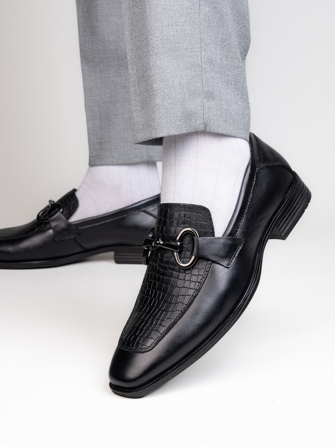 

Alberto Torresi Men Textured Formal Loafers, Black
