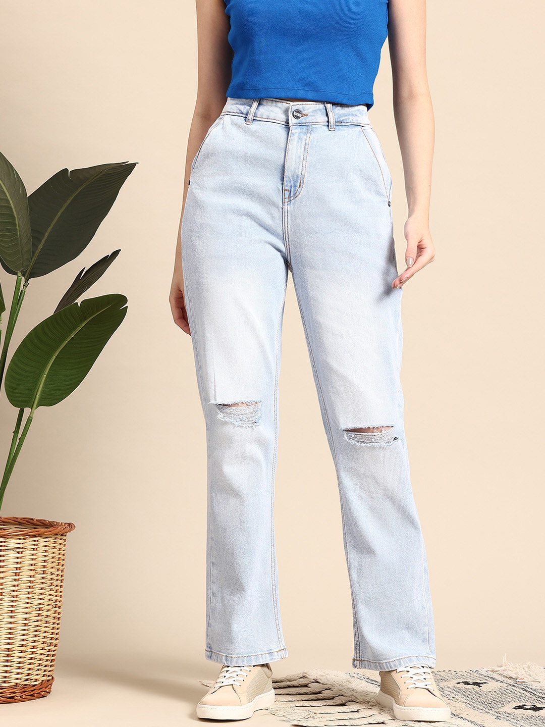 

Mast & Harbour Women Mildly Distressed Stretchable Straight Jeans, Blue