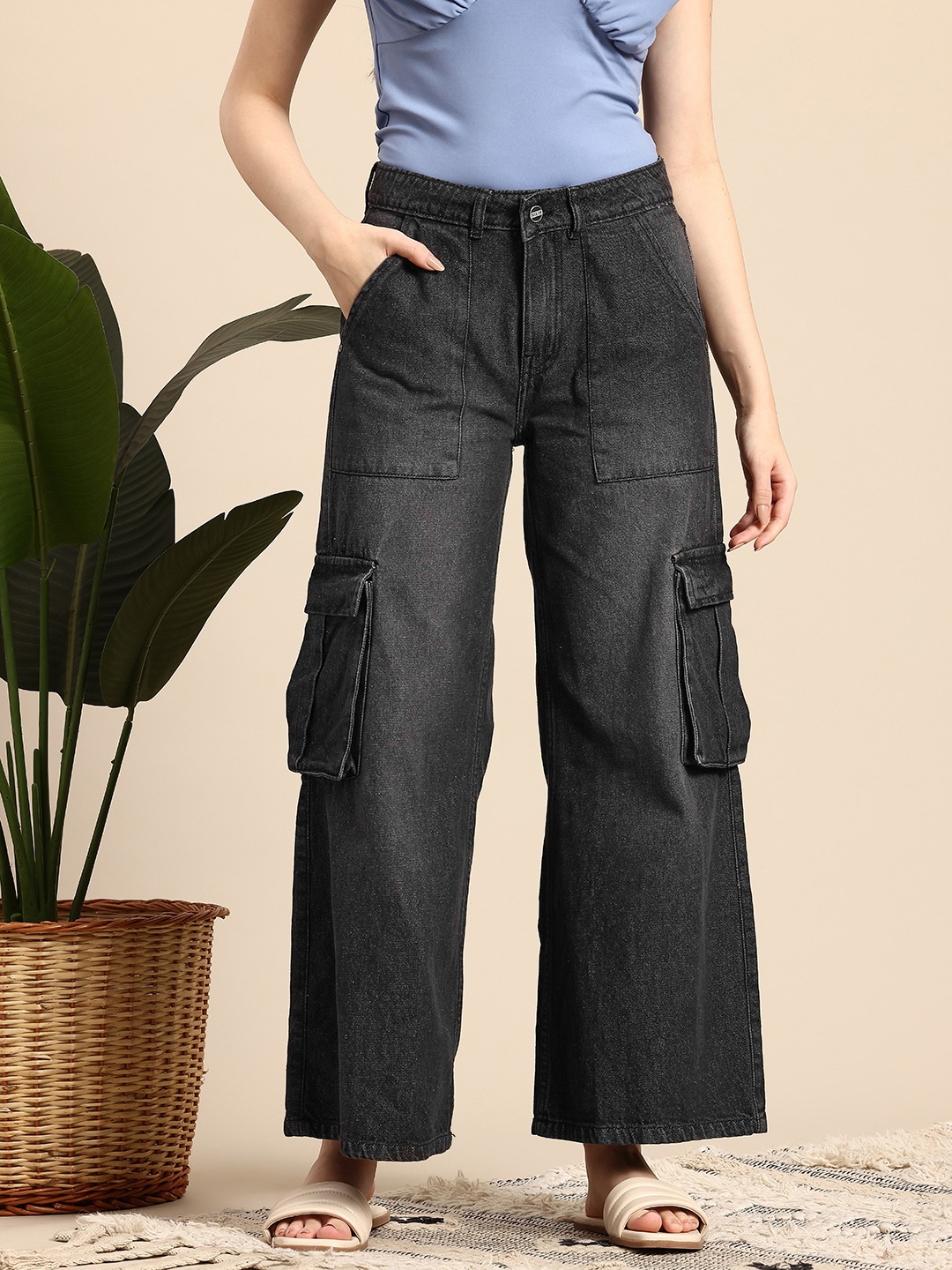 

Mast & Harbour Women Wide Leg High-Rise Cargo-Style Jeans, Black