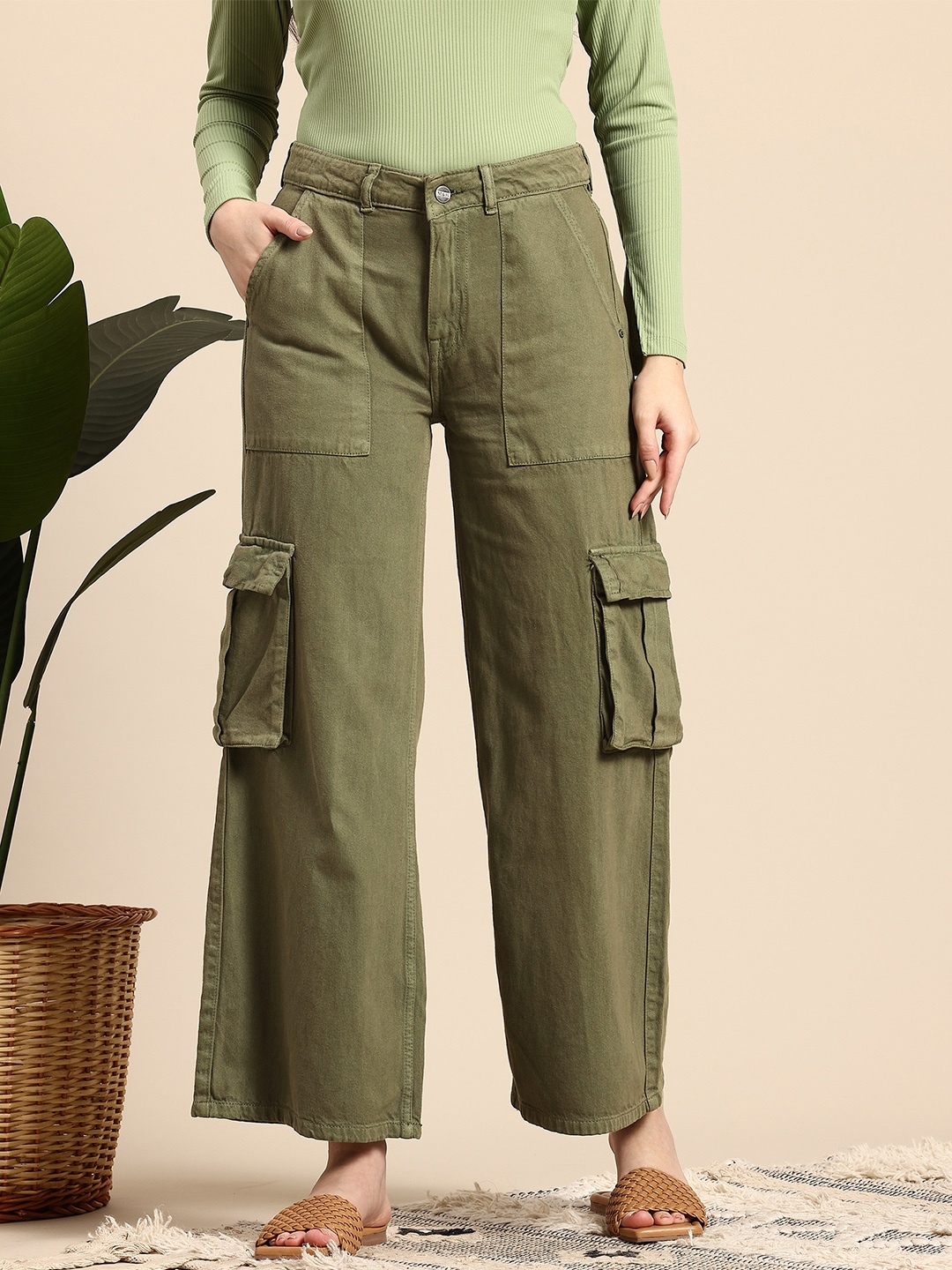 

Mast & Harbour Women Wide Leg High-Rise Cargo-Style Jeans, Olive