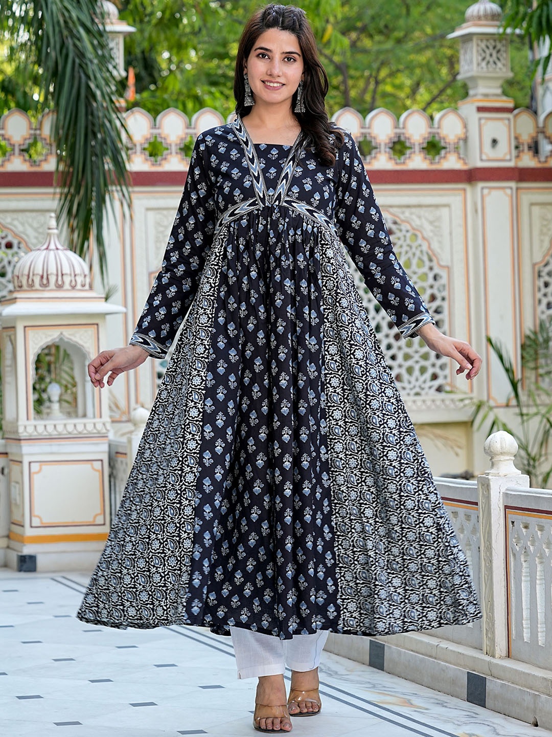 

Vbuyz Women Printed Floral Anarkali Kurta, Navy blue