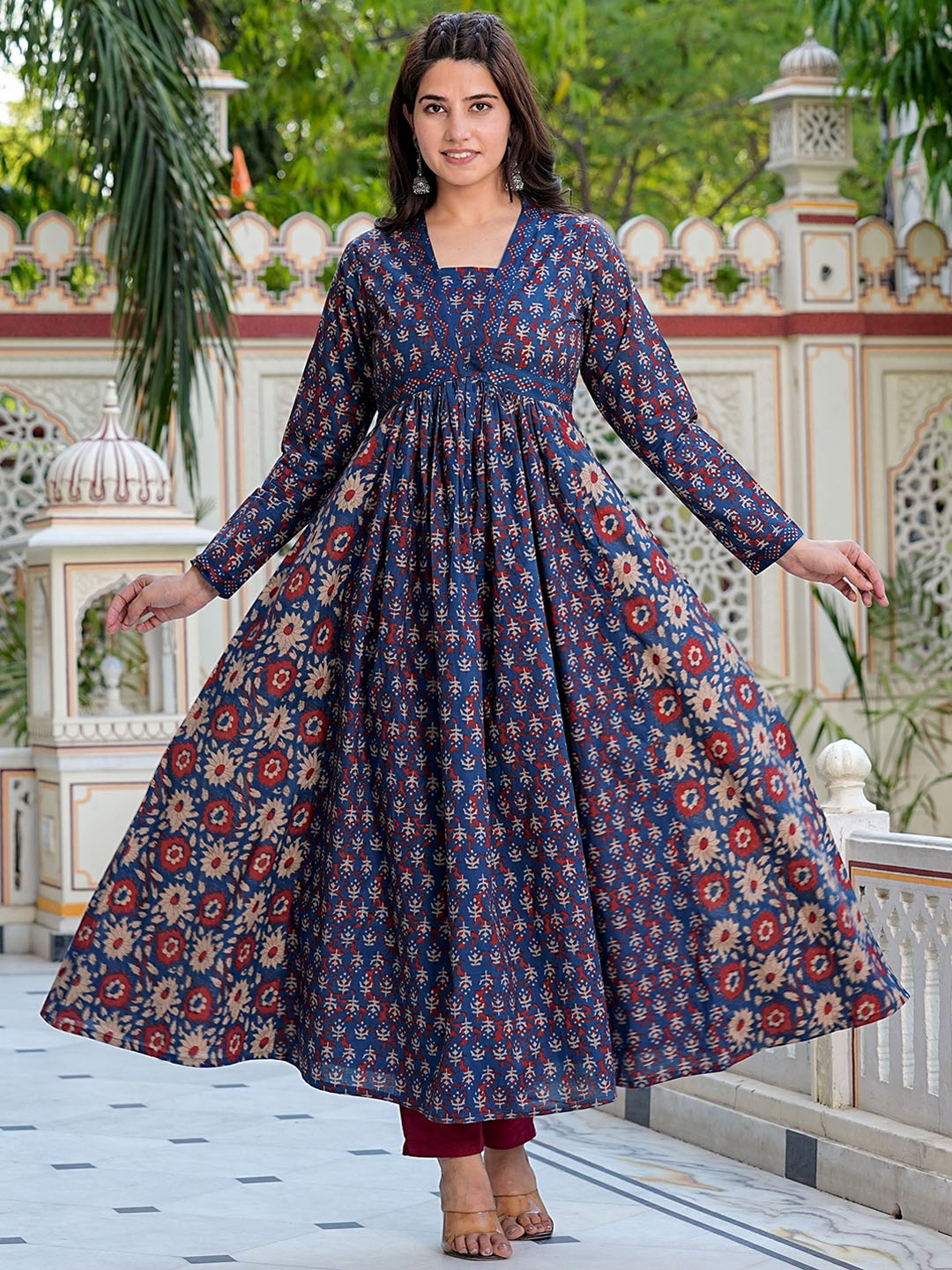

Vbuyz Women Floral Printed Anarkali Kurta, Navy blue