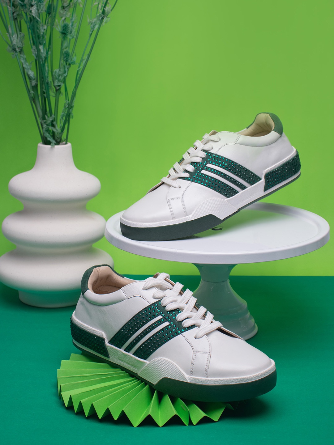 

HEEL YOUR SOLE Women Colourblocked Leather Sneakers, Green