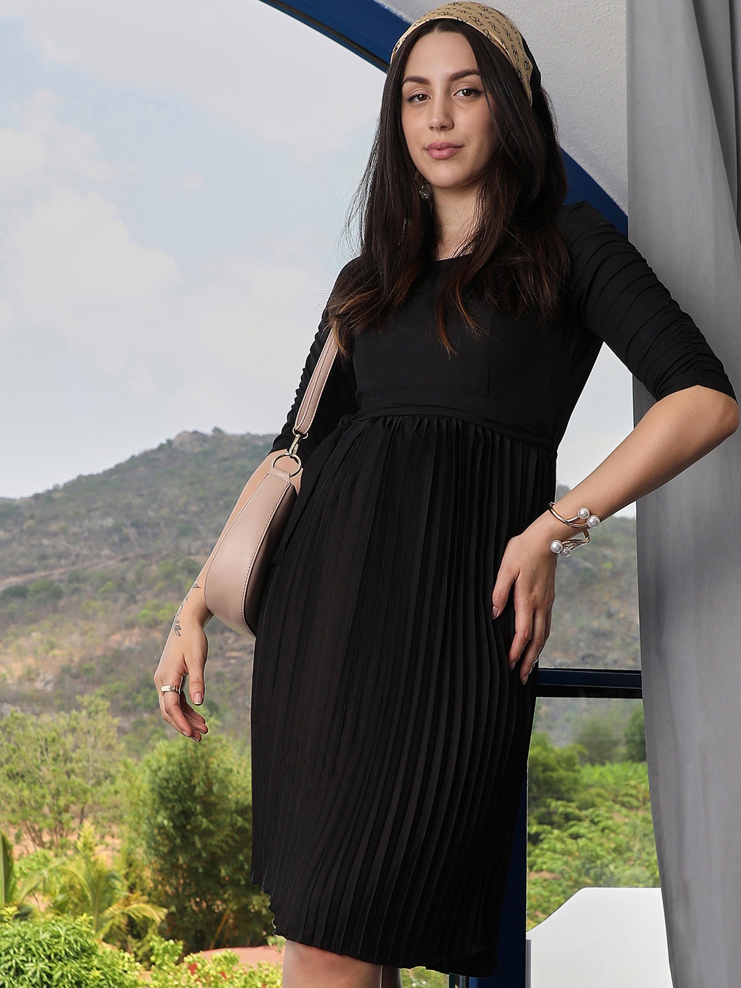 

PINACOLADA Short Sleeves Pleated Fit and Flare Dress, Black
