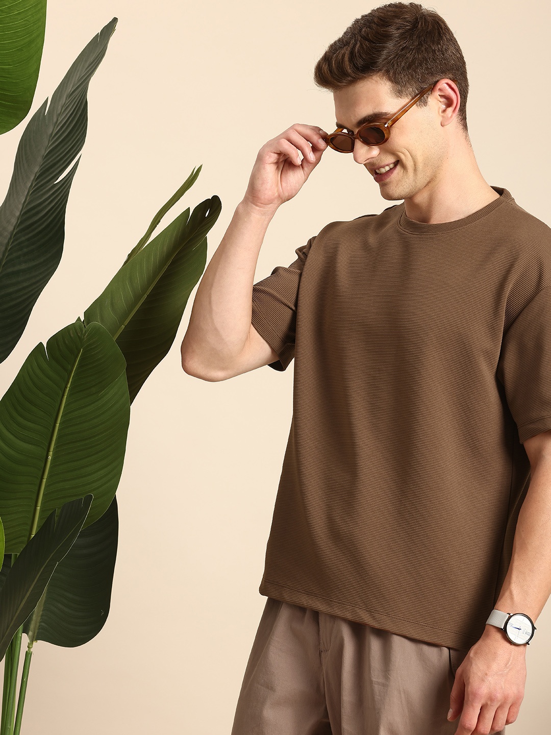 

Mast & Harbour Men Self Design Drop-Shoulder Sleeves Relaxed Fit T-shirt, Coffee brown