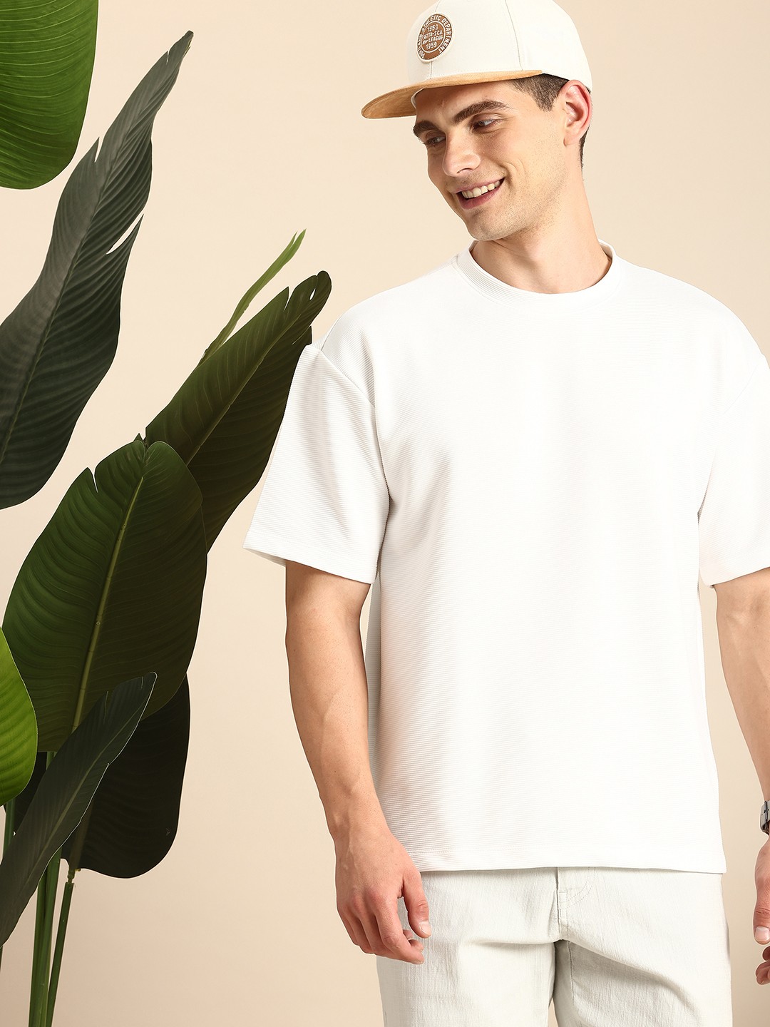 

Mast & Harbour Men Self Design Drop-Shoulder Sleeves Relaxed Fit T-shirt, White