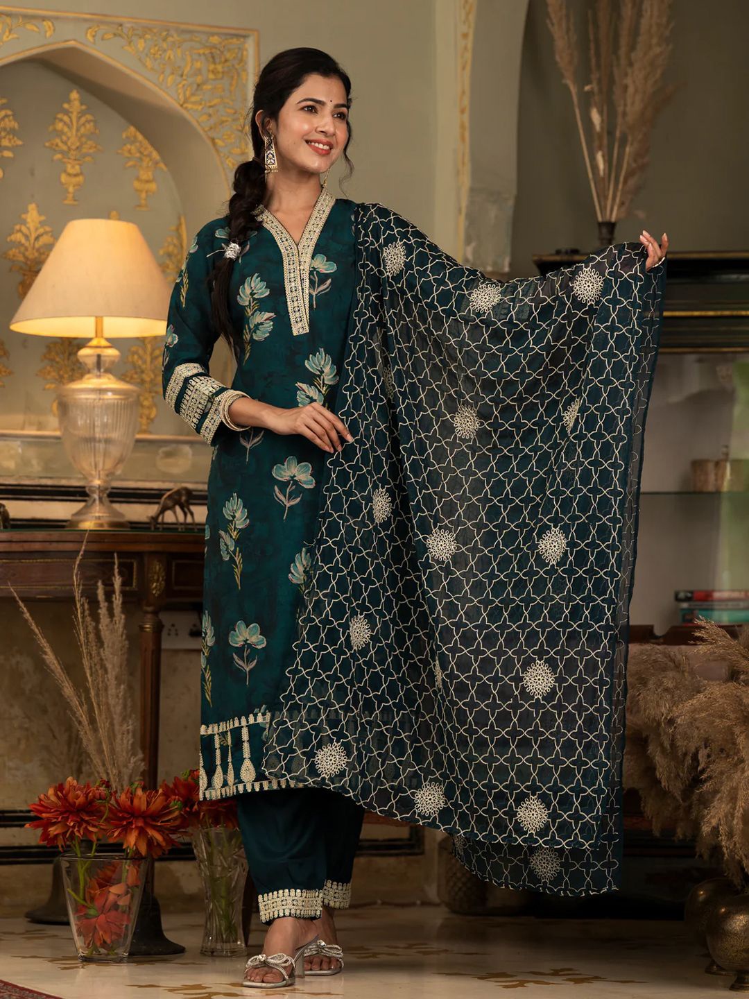 

ARAVALII Women Floral Printed Kurta With Trousers And Dupatta, Green