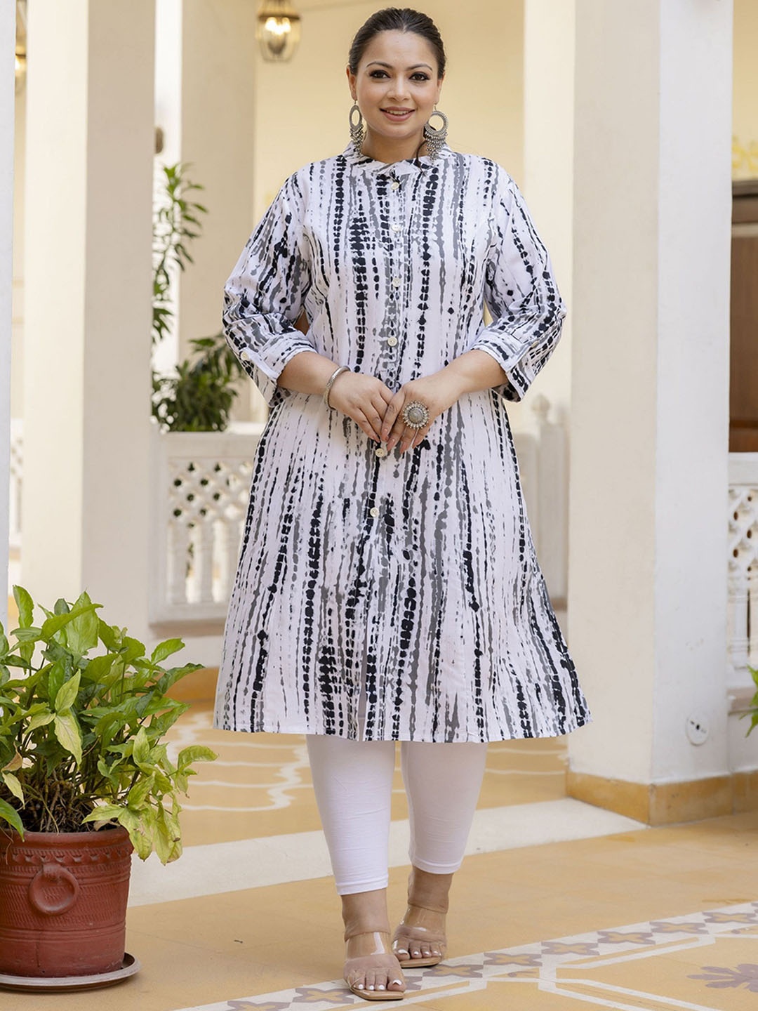 

Lee Moda Women Tie & Dye Roll-Up Sleeves Printed Straight Kurta, Black
