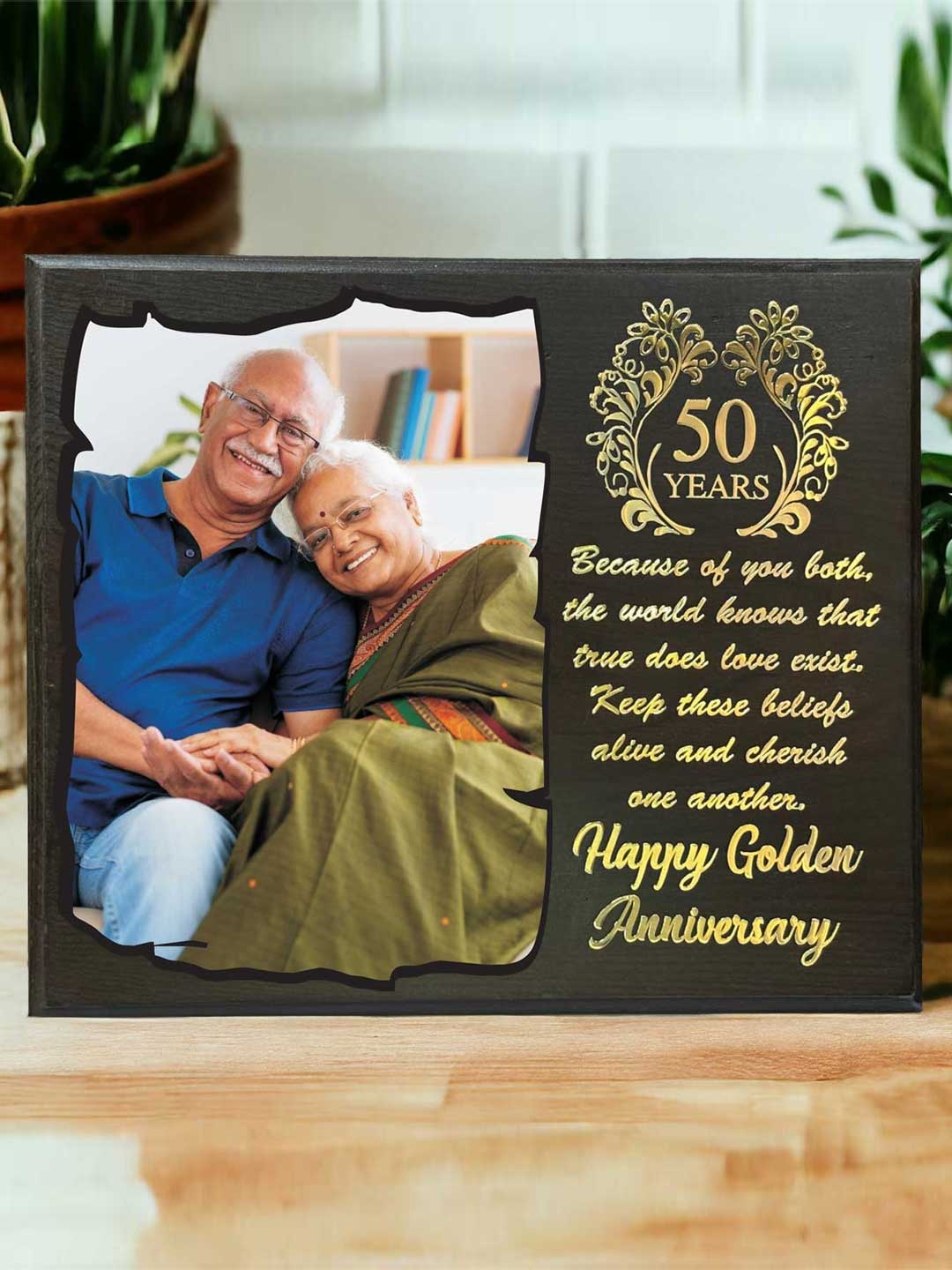 

GFTBX Brown & Gold-Toned 1 Pieces Wood Table Photo Frames