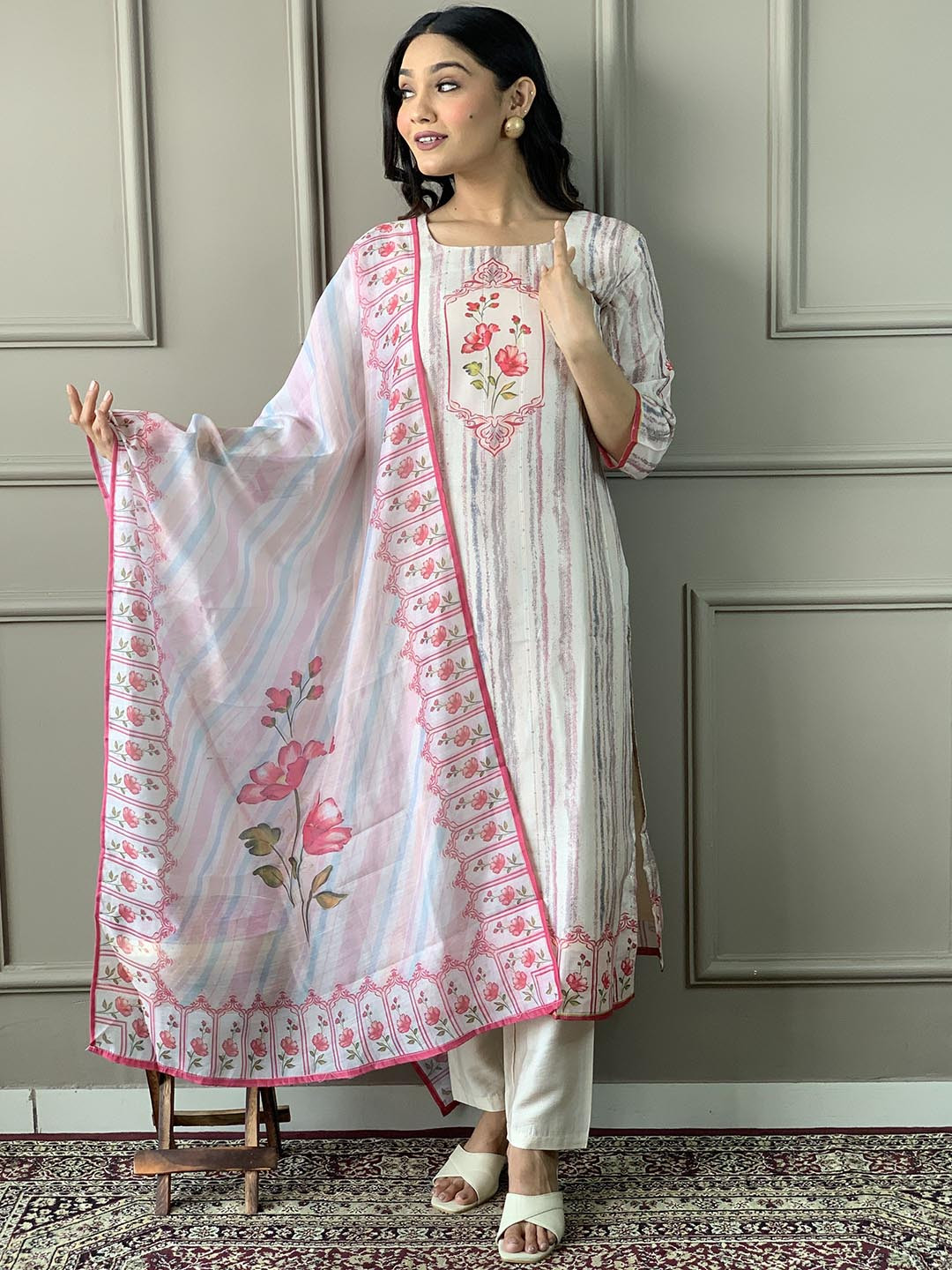 

KALINI Women Floral Printed Kurta & Trousers with Dupatta, Red
