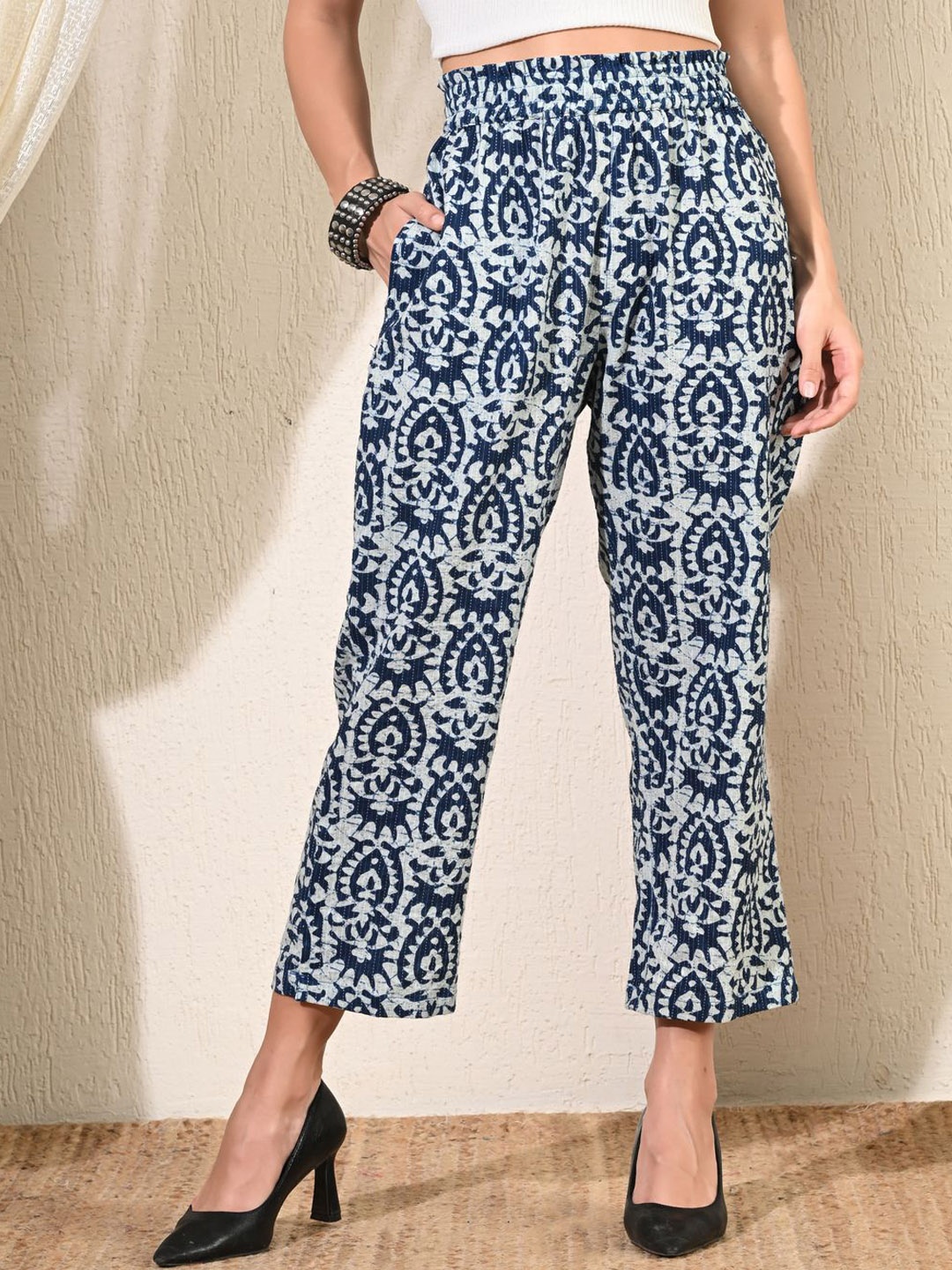 

DECKEDUP Women Printed Regular Trousers, White