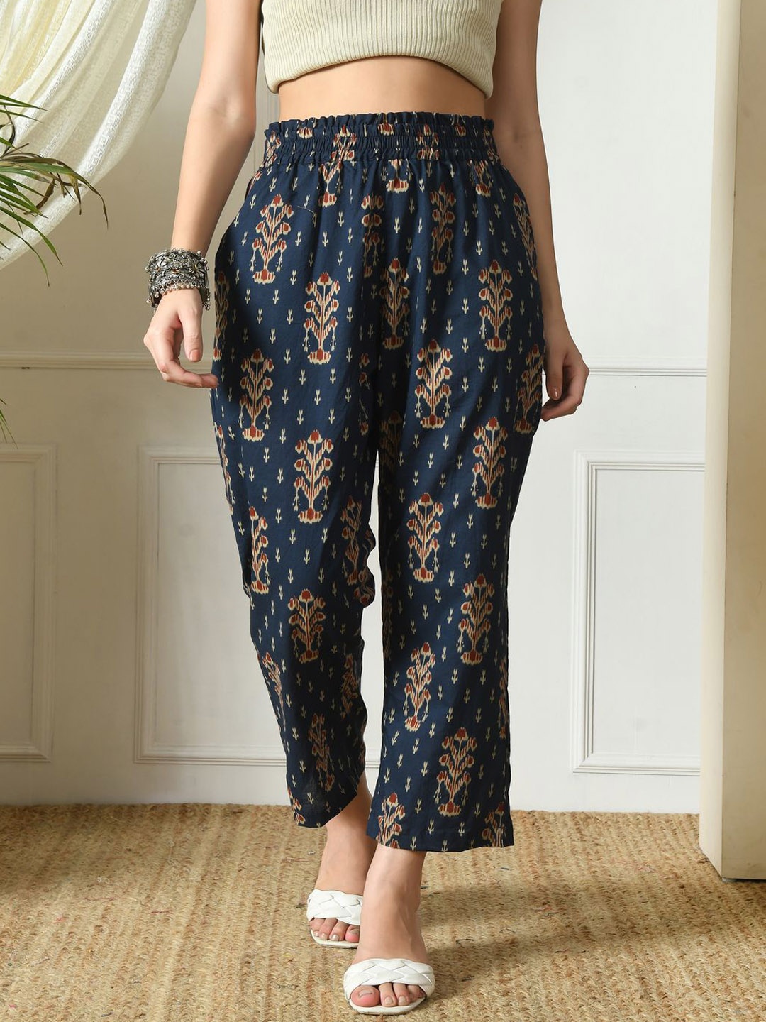 

DECKEDUP Women Floral Printed Regular Fit Trousers, Navy blue