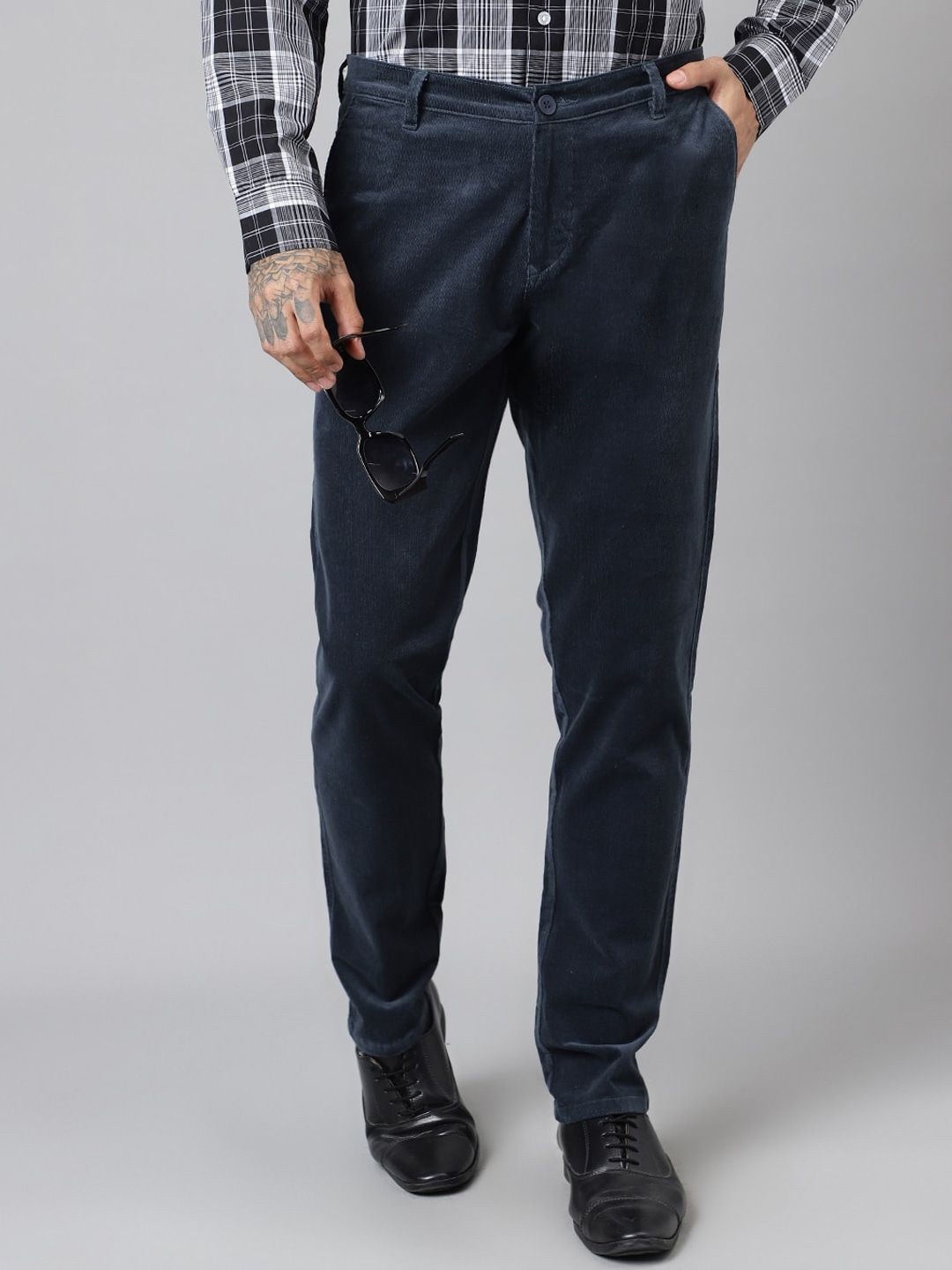 

Hancock Men Slim Fit Mid-Rise Corduroy Regular Trousers, Turquoise blue
