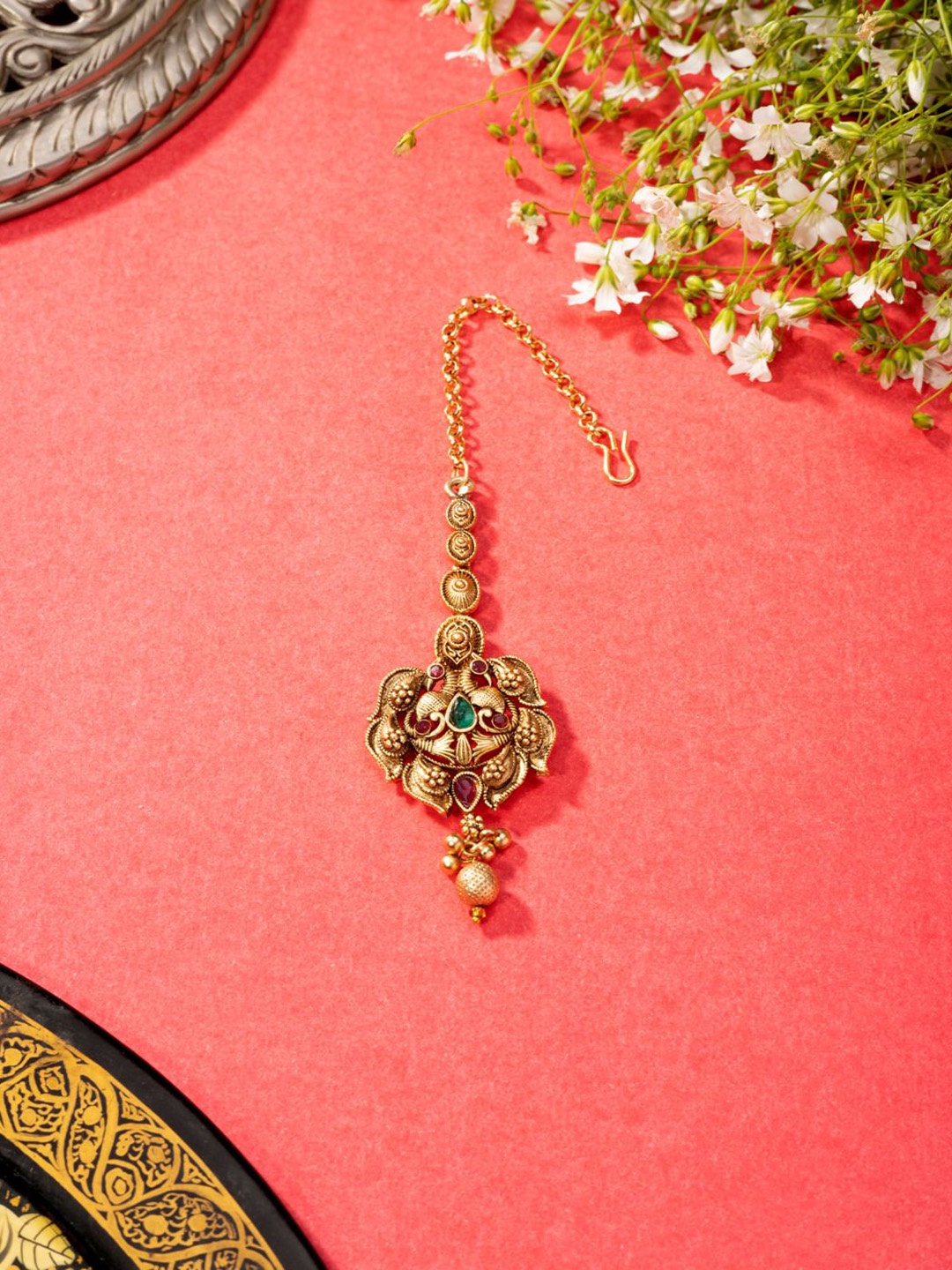 

Niscka Gold-Plated Emerald Studded Maang Tikka Head Jewellery