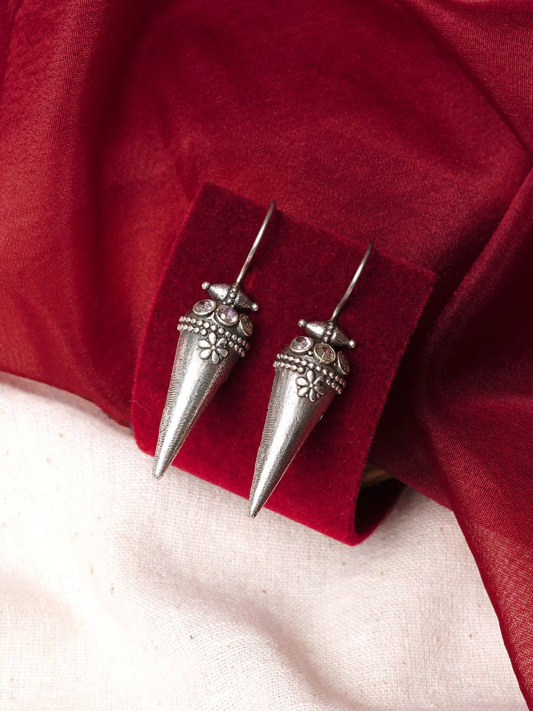 

TEEJH wOMEN Triangular Studs Earrings, Silver
