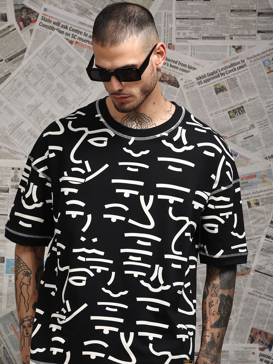 

Stormborn Men Abstract Printed Monochrome Oversized Pure Cotton T-shirt, Black