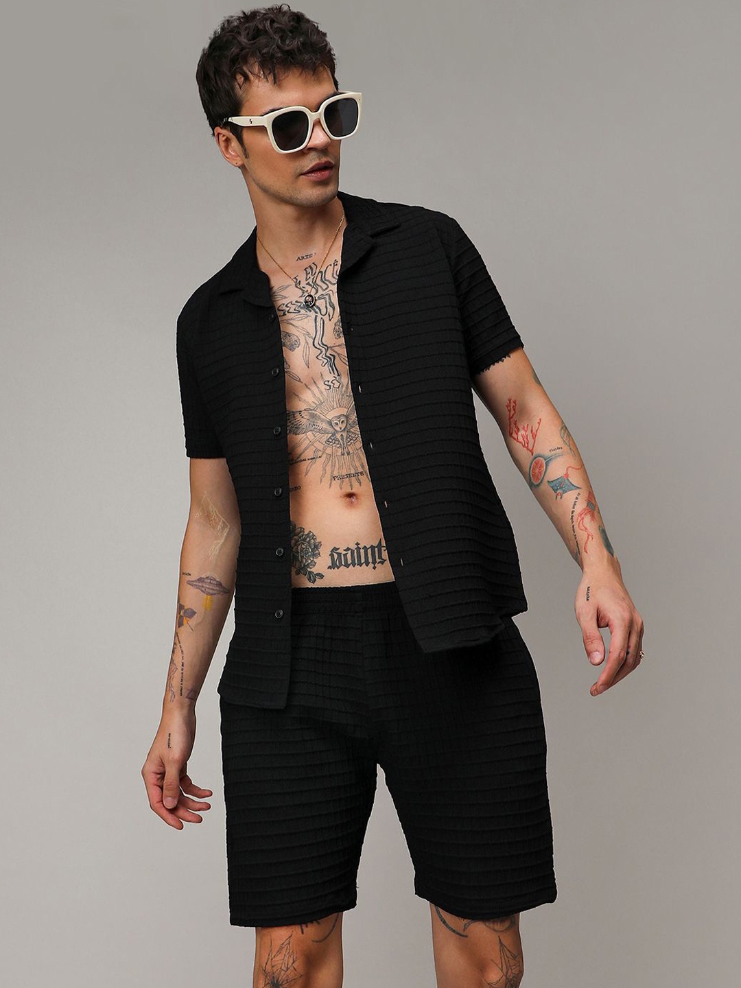 

Campus Sutra Shirt Collar Neck Shirt & Flared Shorts Co-Ords, Black