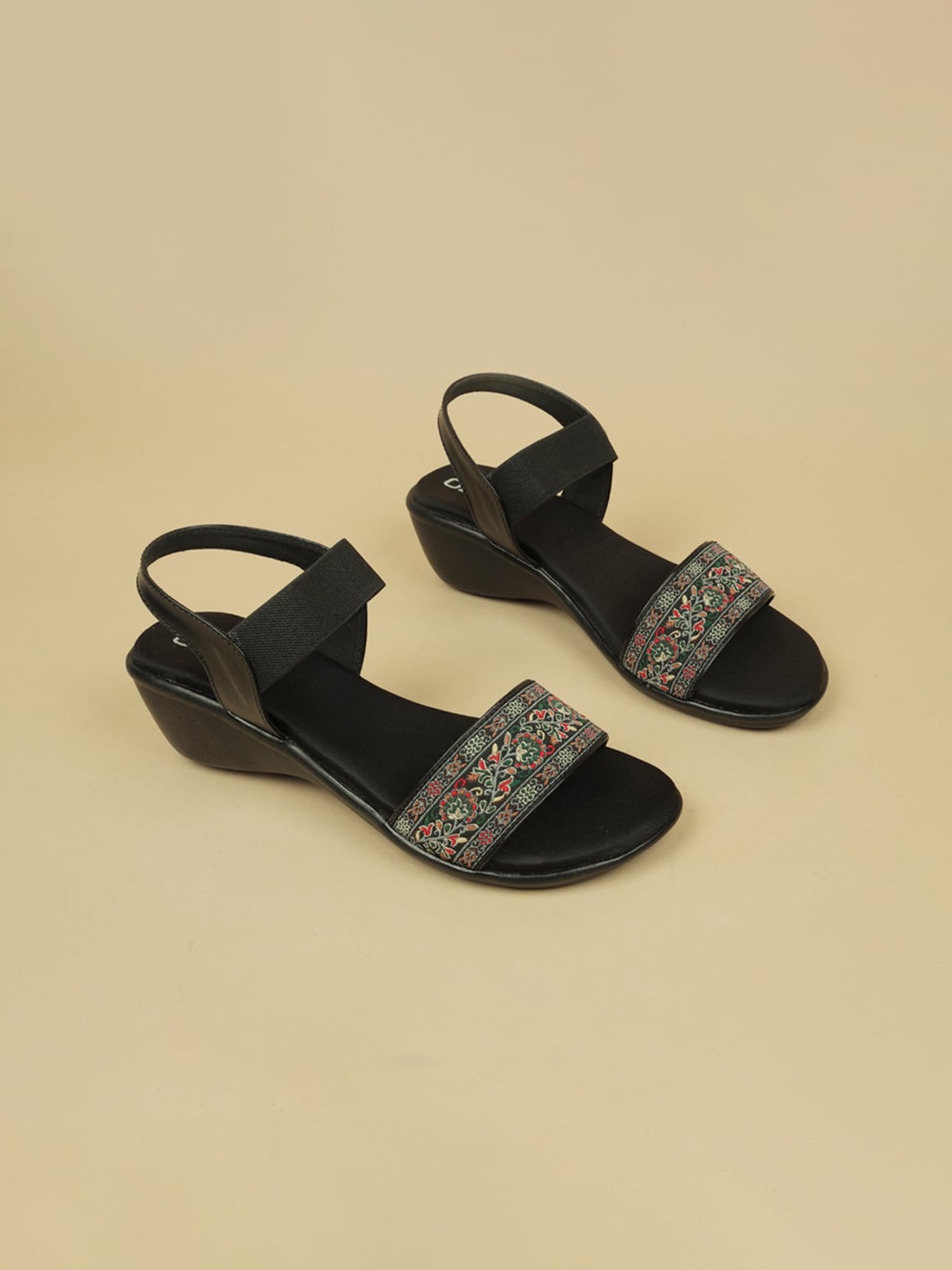 

Ozuri Printed Backstrap Wedge Sandals, Black