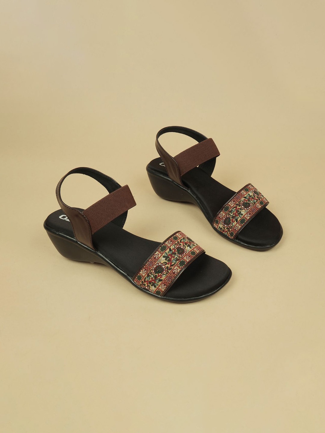 

Ozuri Woven Design Comfort Heel Sandal, Brown