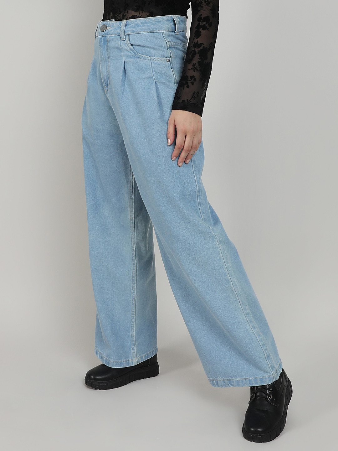 

Campus Sutra Women Comfort Low Distress Light Fade Stretchable Jeans, Blue
