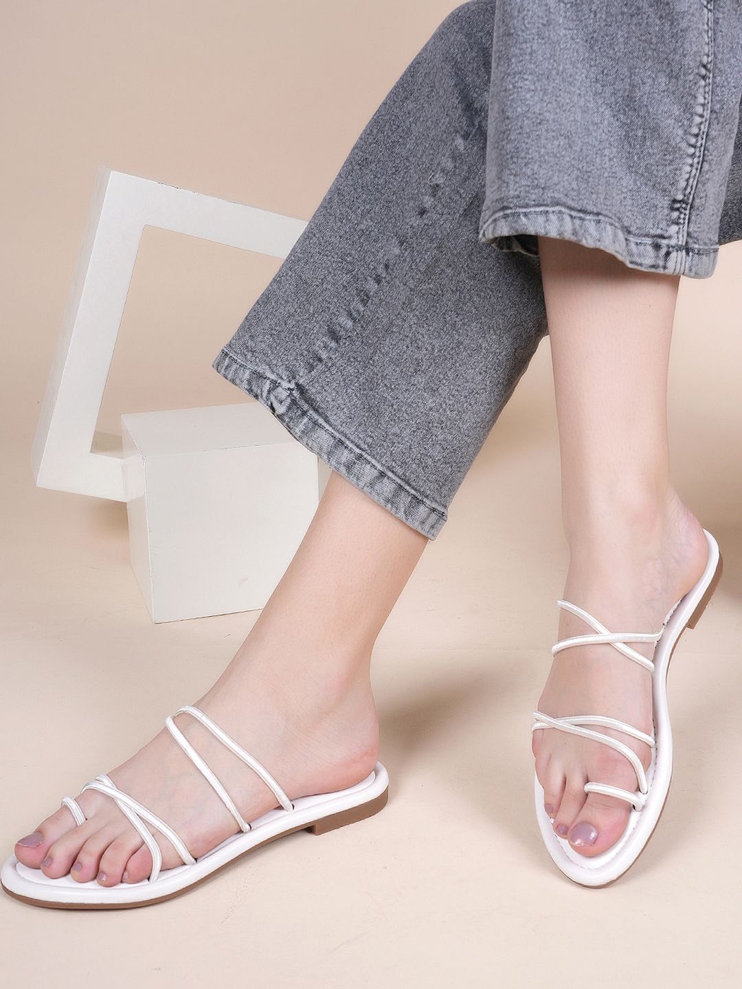 

Mast & Harbour Women Printed One Toe Flats, White