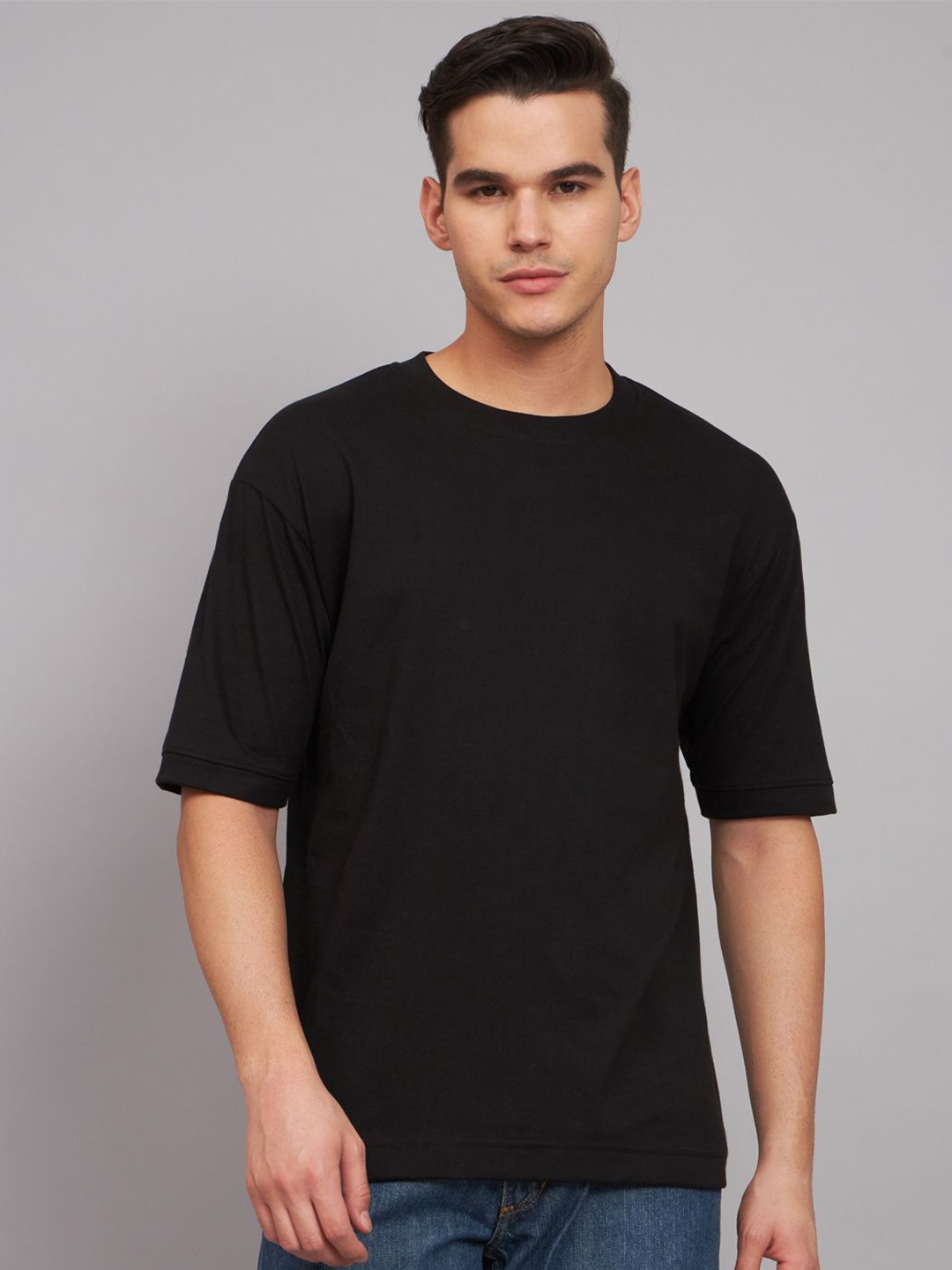 

R Cube Men Solid Round Neck Cotton T-shirt, Black