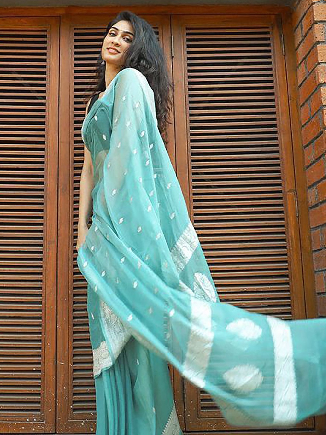 

KALINI Woven Design Zari Banarasi Saree, Blue