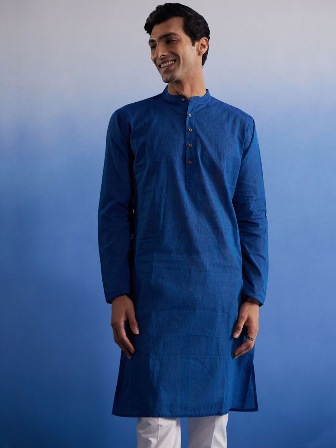 

VASTRAMAY Men Solid Cotton Band Collar Long Regular Slevees Kurta, Blue