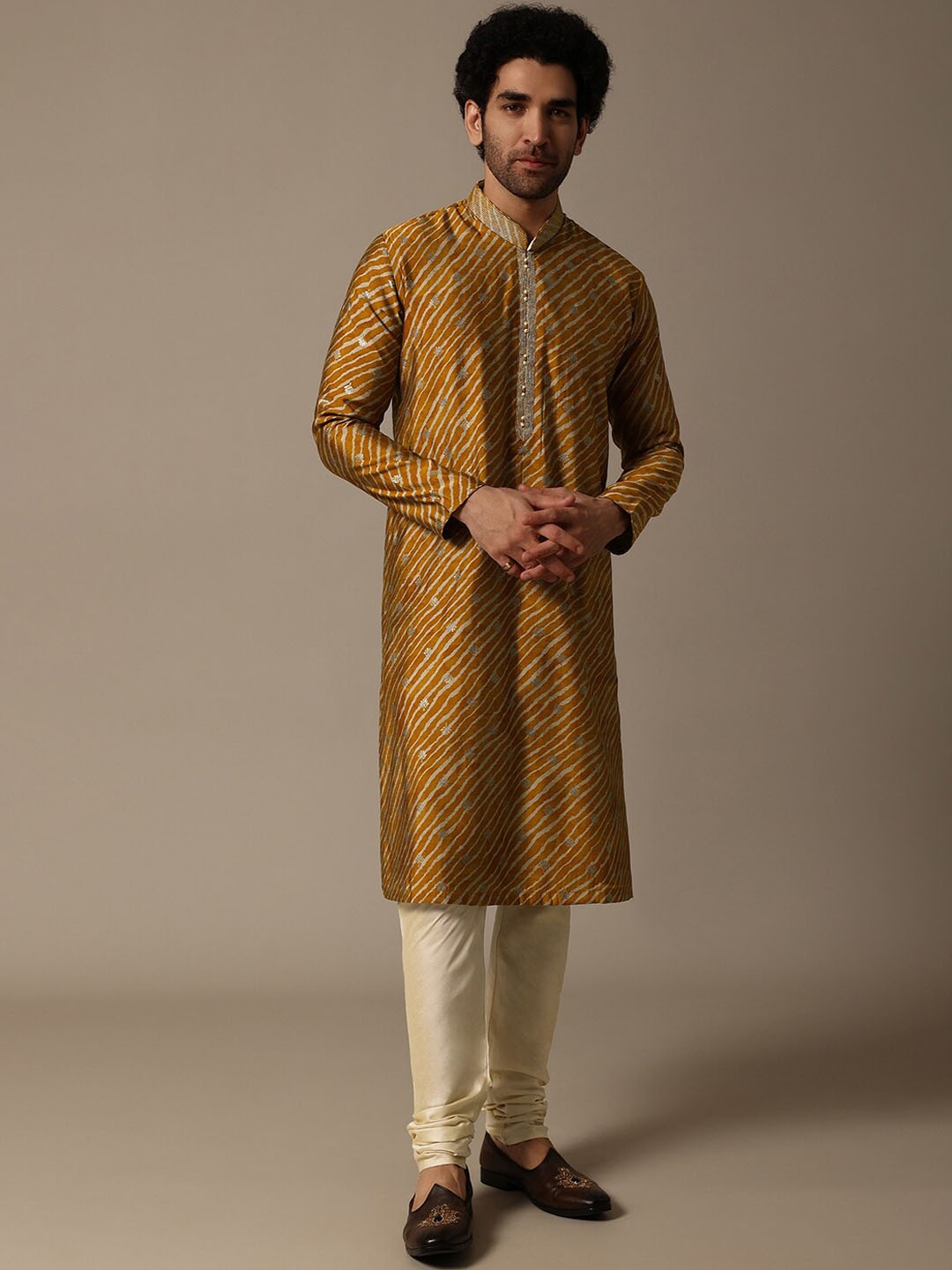 

KALKI Fashion Men Leheriya Printed Regular Kurta With Churidar, Mustard
