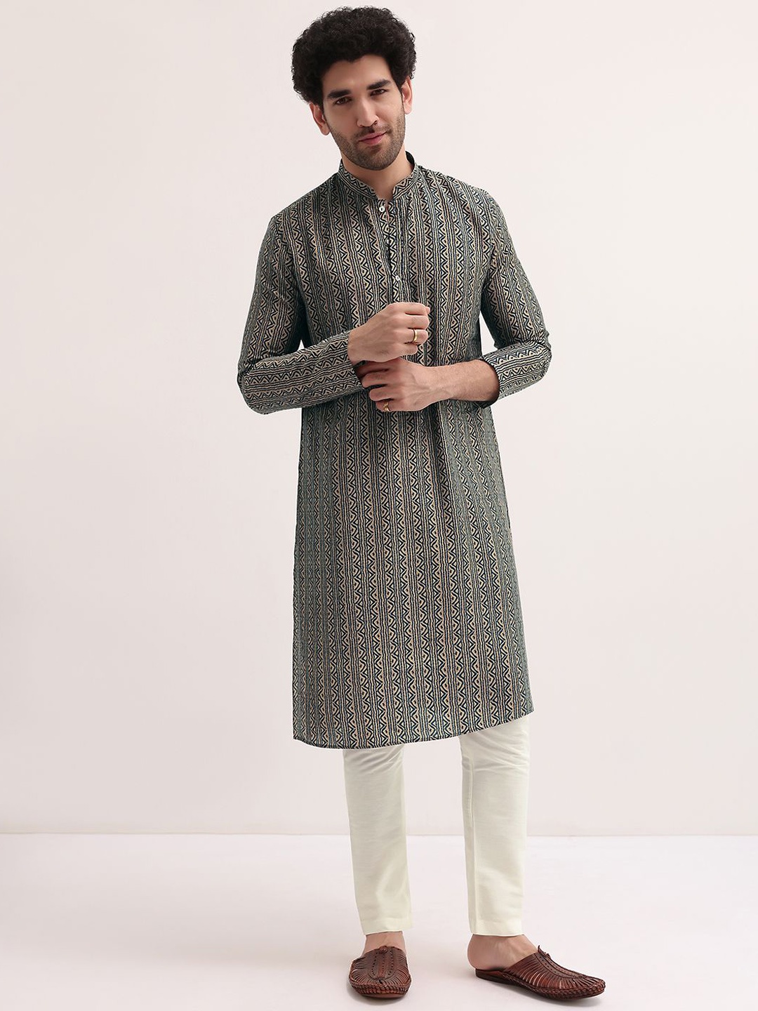 

KALKI Fashion Men Ethnic Motifs Printed Regular Kurta with Pyjamas, Green