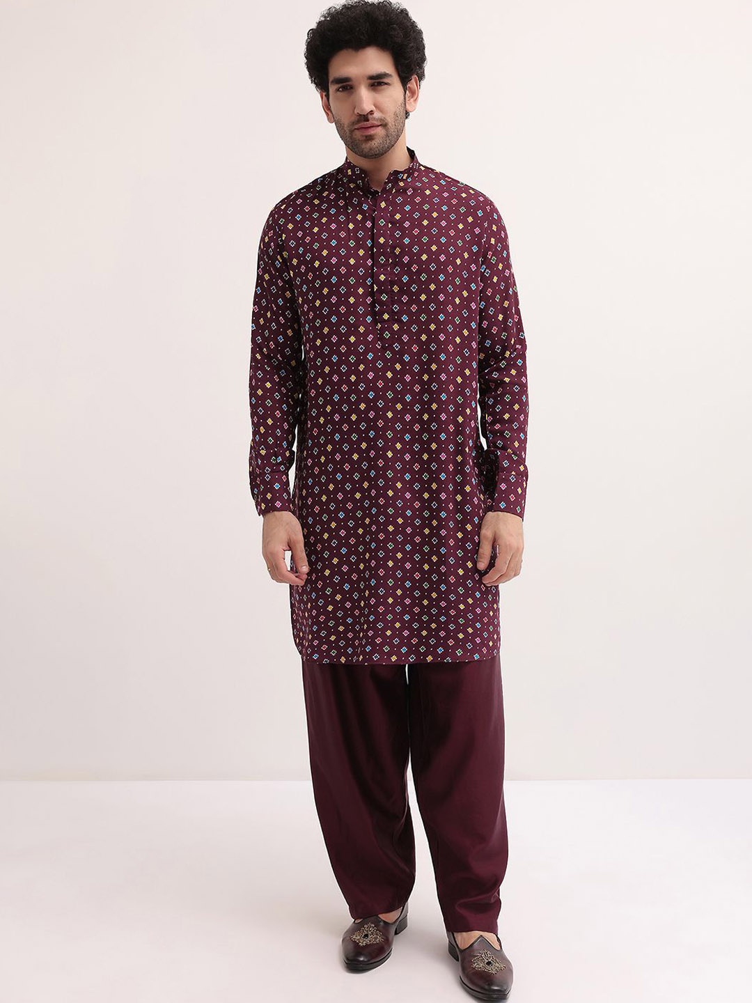

KALKI Fashion Men Geometric Printed Regular Kurta with Trousers, Purple