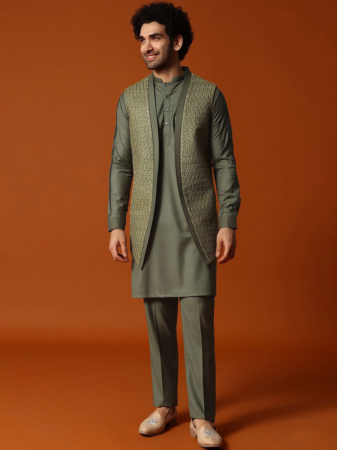 

KALKI Fashion Men Solid Regular Kurta with Trousers, Green