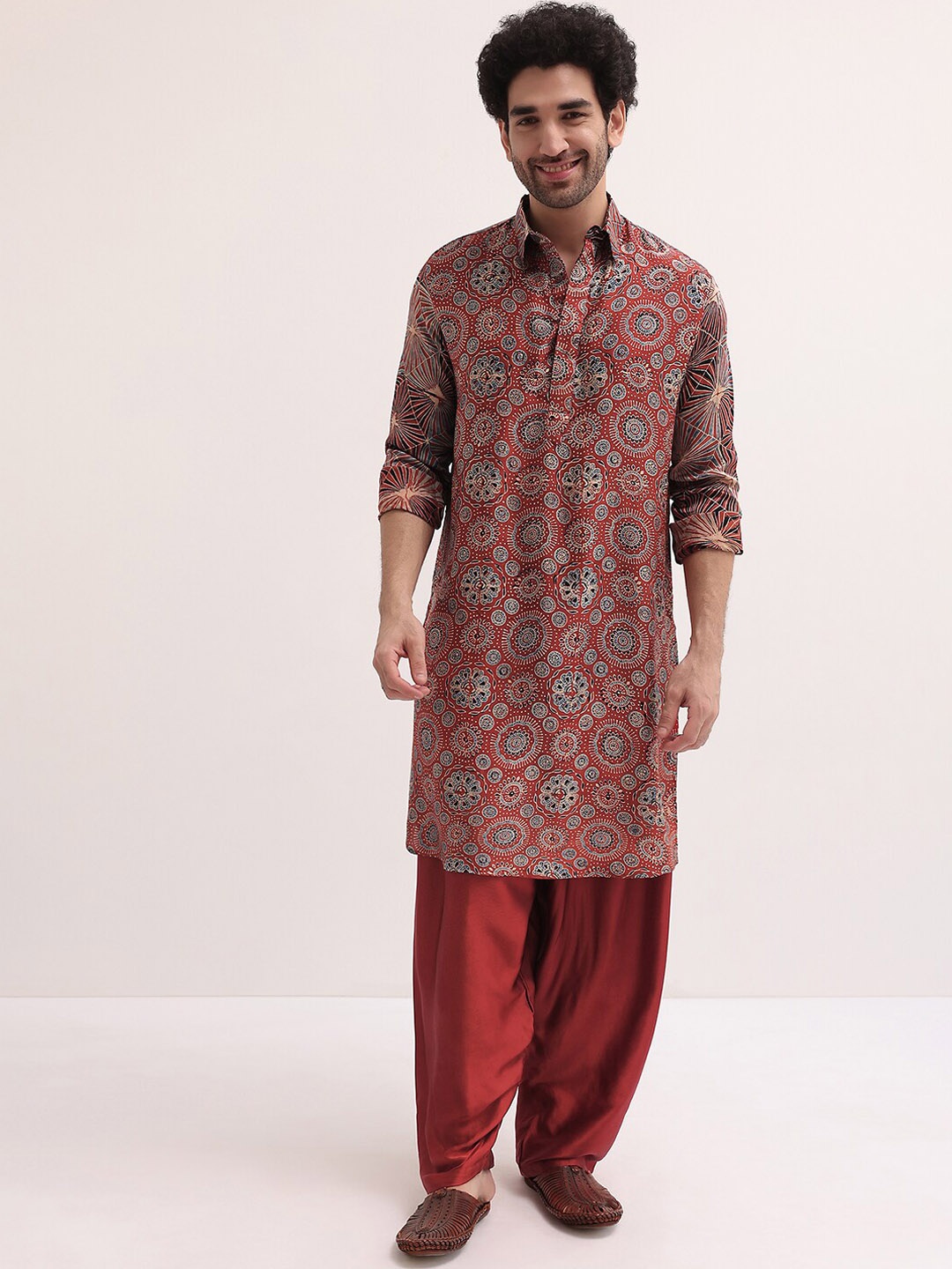 

KALKI Fashion Men Ethnic Motifs Printed Regular Kurta with Trousers, Red