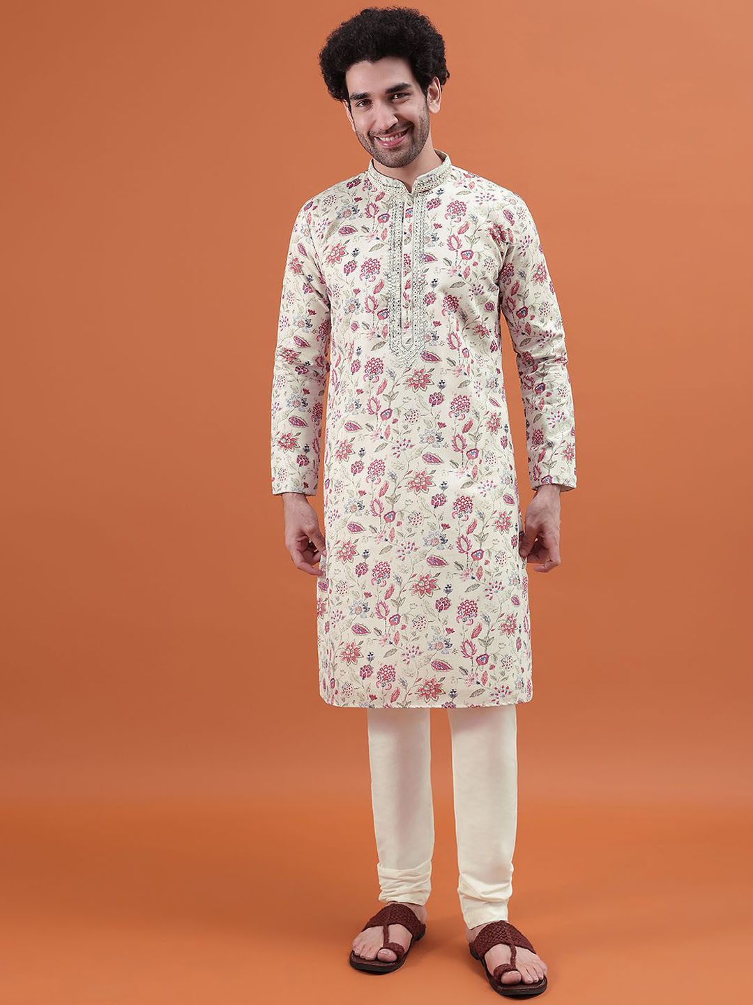 

KALKI Fashion Men Floral Embroidered Regular Kurta with Pyjamas, White