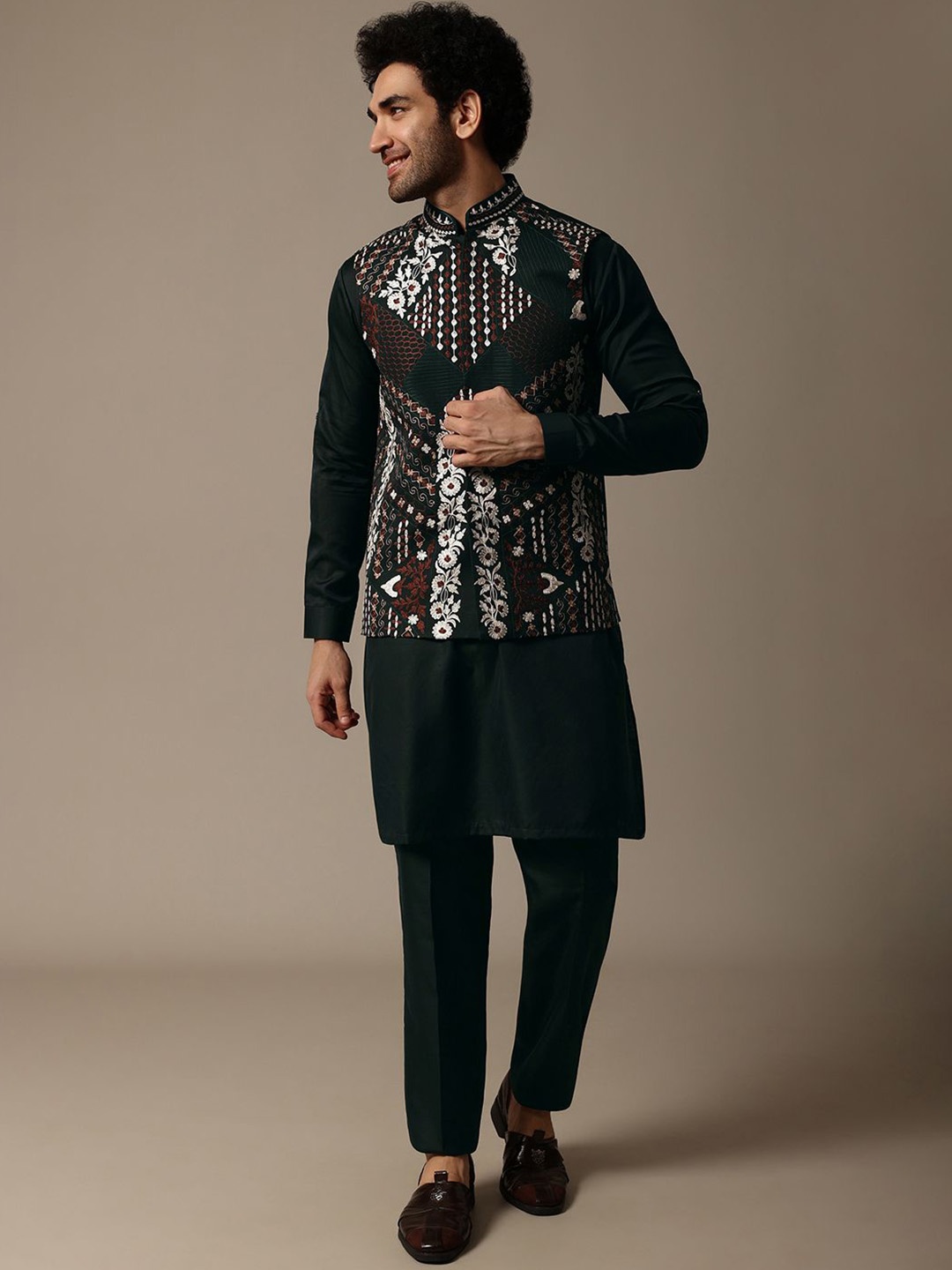 

KALKI Fashion Men Floral Regular Kurta with Trousers, Green