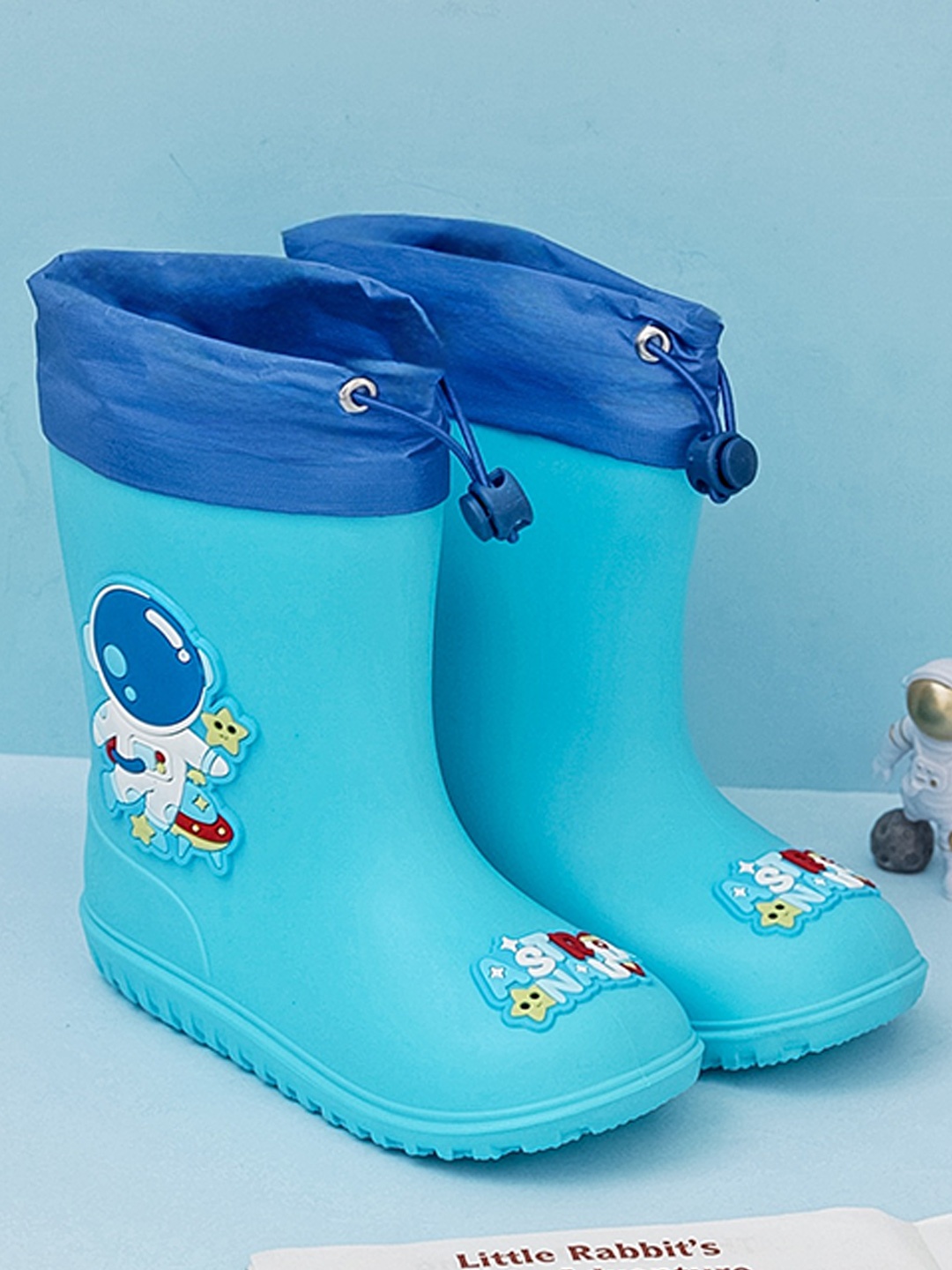 

Yellow Bee Boys High-Top Astronaut Themed Rain Boots, Blue