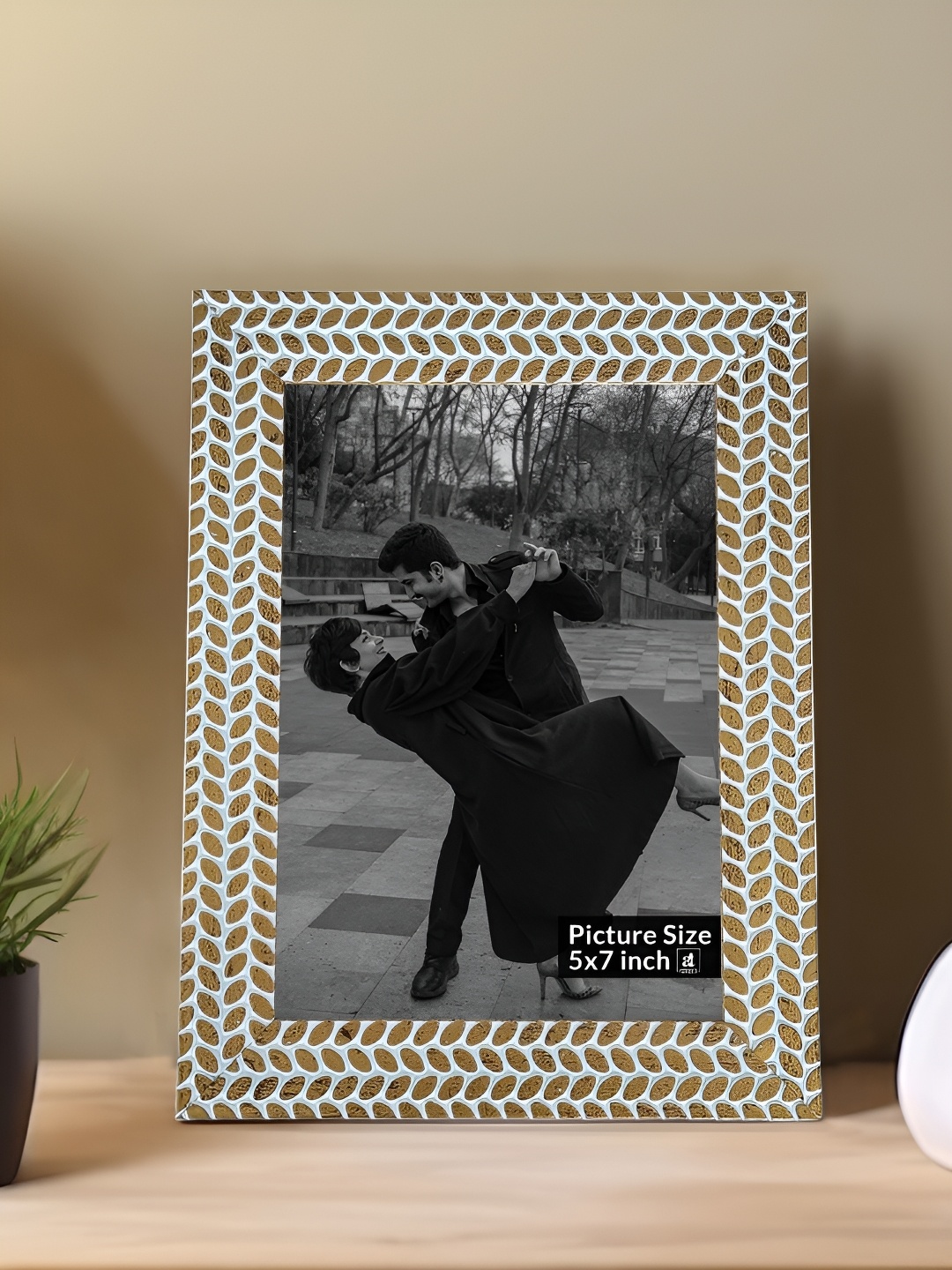 

Art Street Unisex Gold-Toned 1 Pieces Wood Table Photo Frames